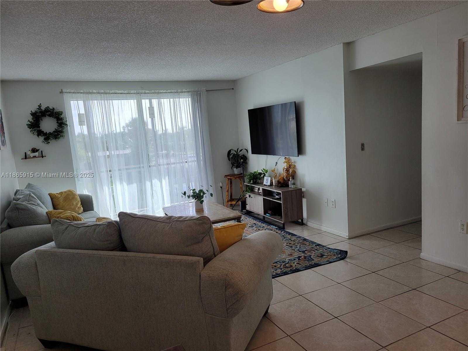 Small Image of 919 HILLCREST DR #306, Hollywood Number 6