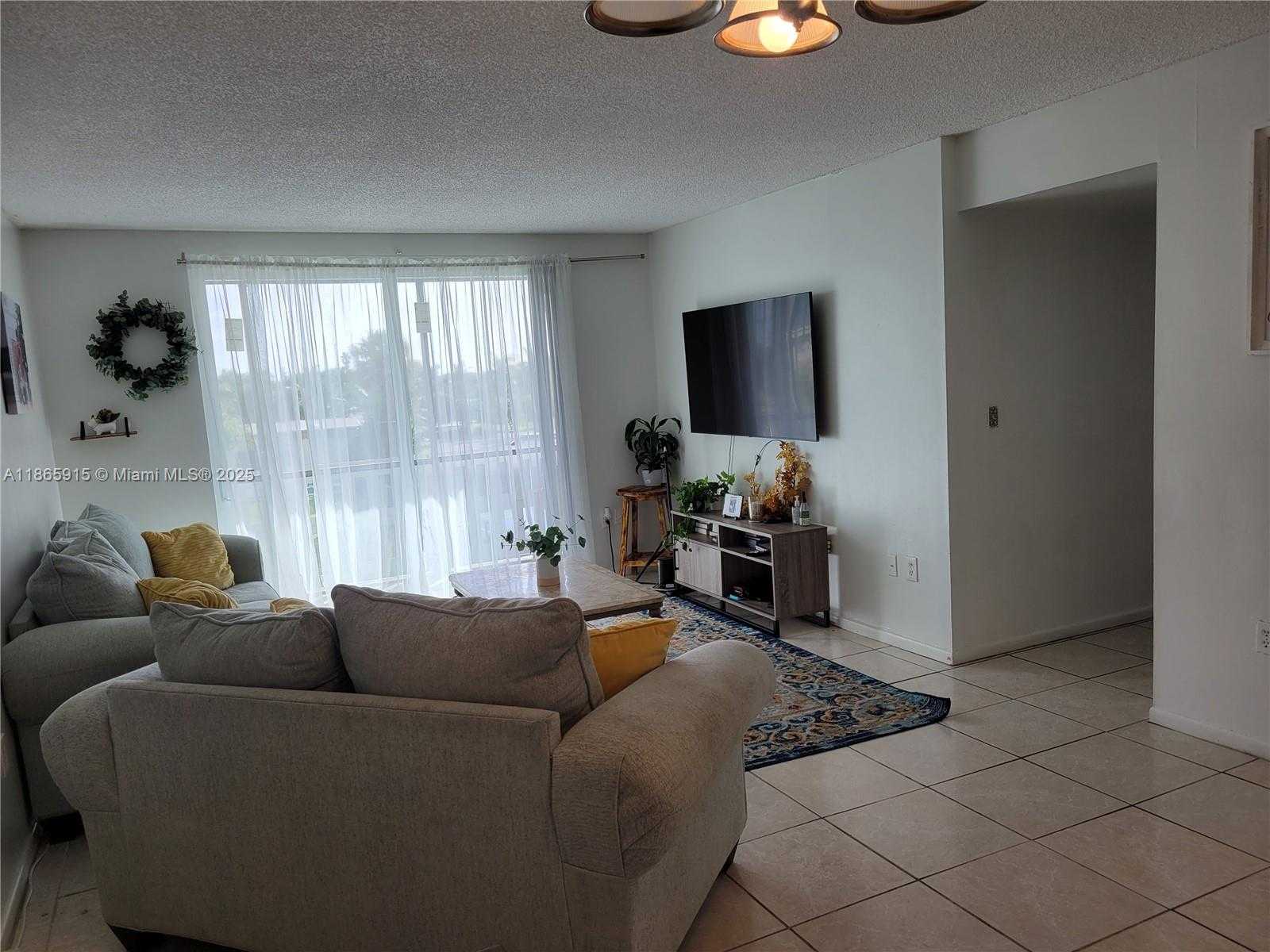 Small Image of 919 HILLCREST DR #306, Hollywood Number 7