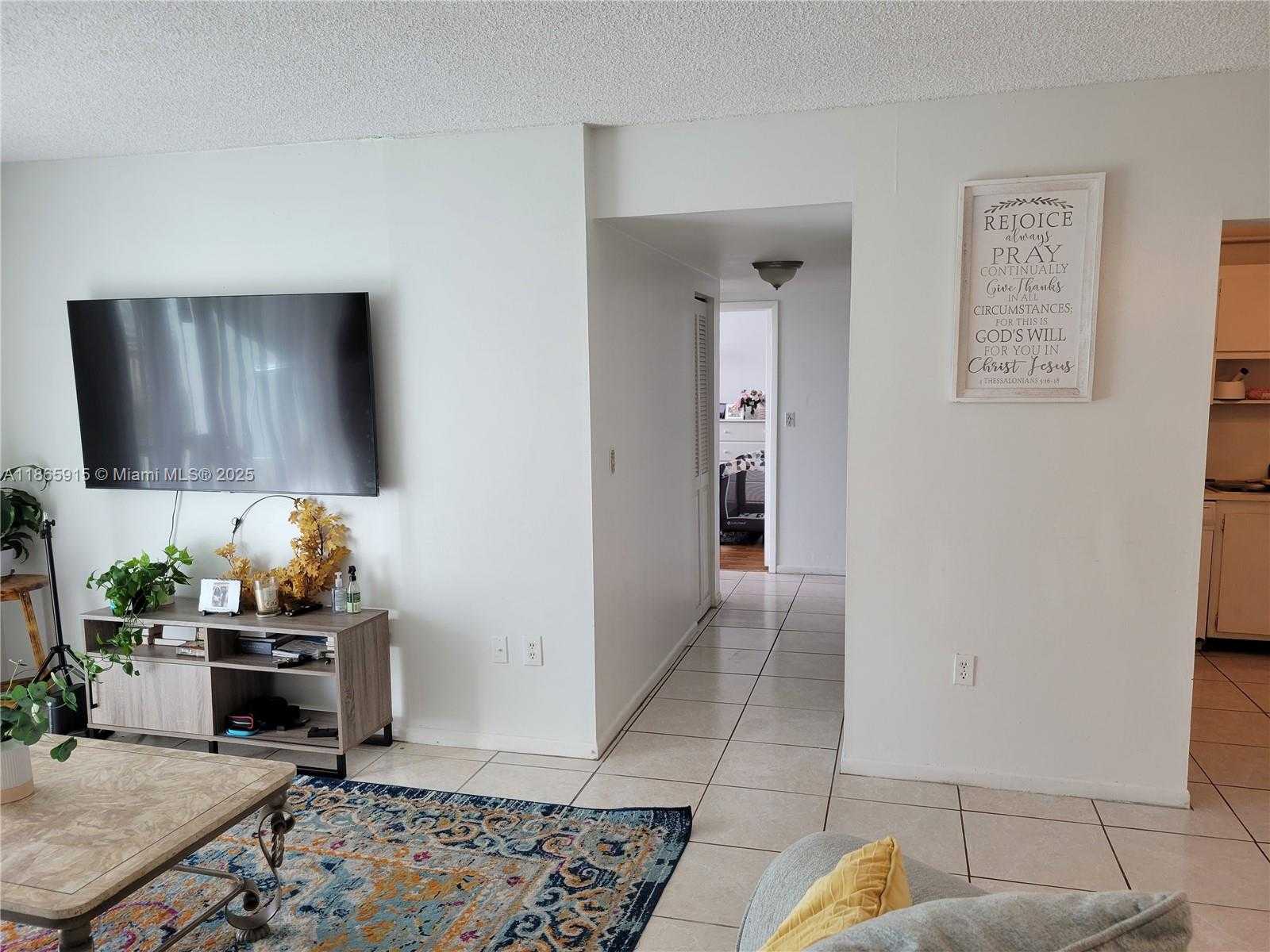 Small Image of 919 HILLCREST DR #306, Hollywood Number 8