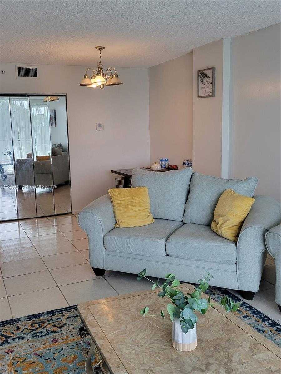 Small Image of 919 HILLCREST DR #306, Hollywood Number 9