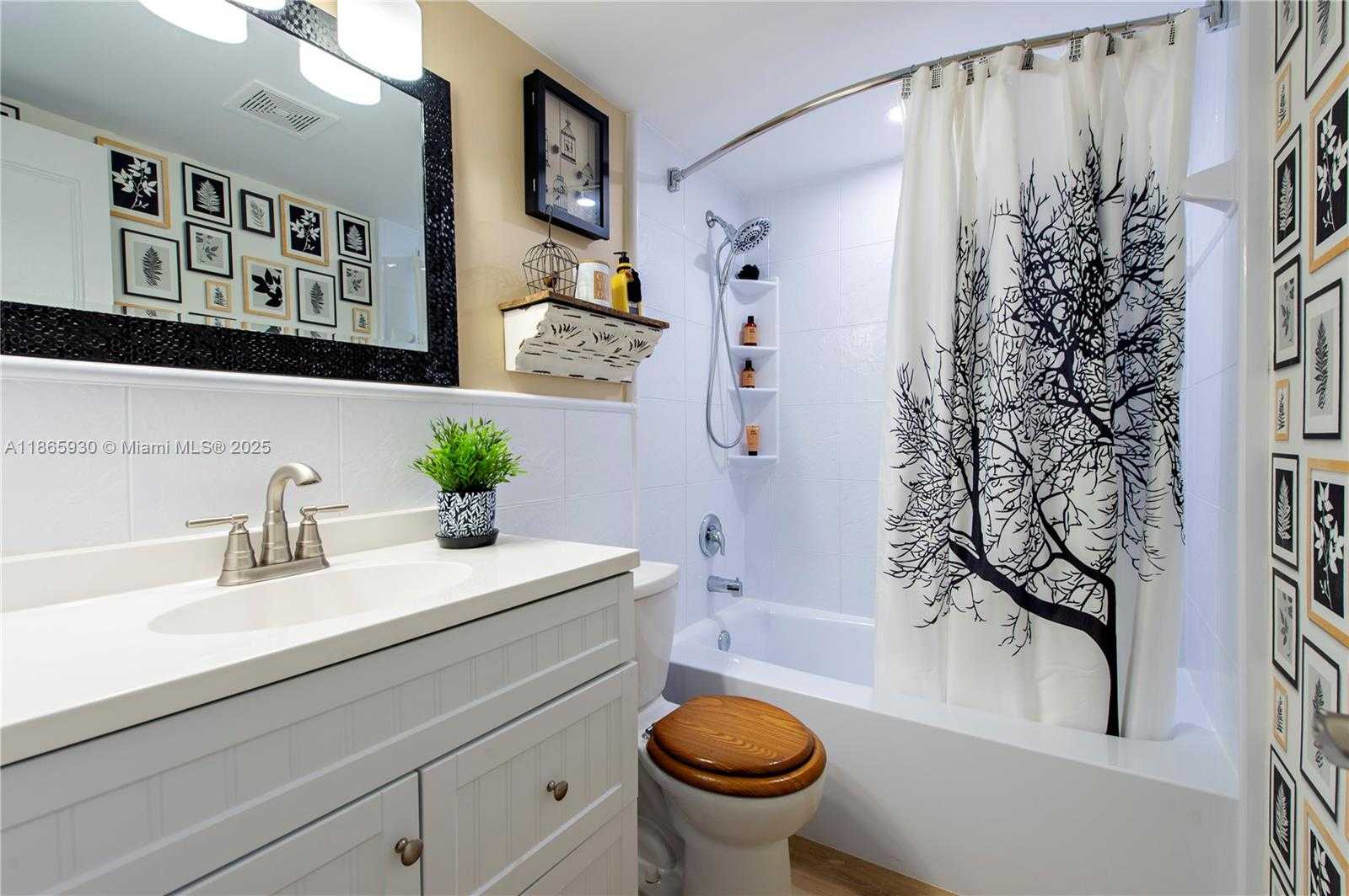 Small Image of 1100 PINE DR #105, Pompano Beach Number 3