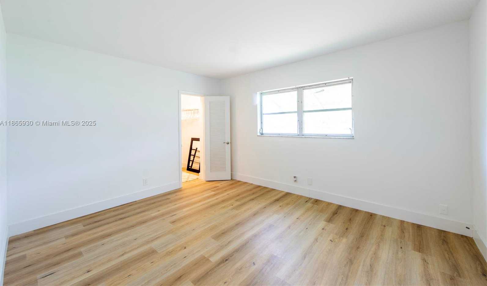 Small Image of 1100 PINE DR #105, Pompano Beach Number 7