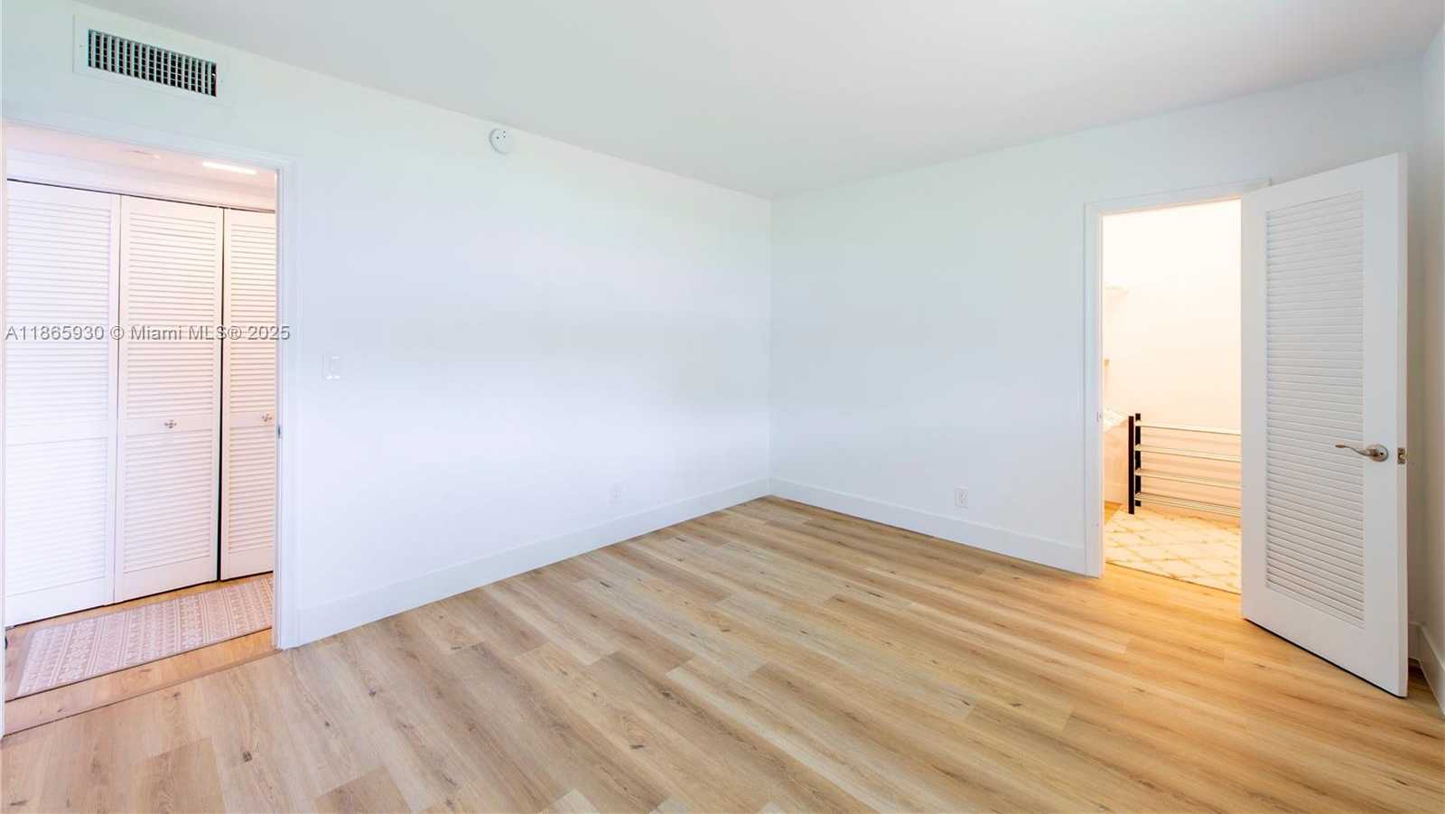 Small Image of 1100 PINE DR #105, Pompano Beach Number 8