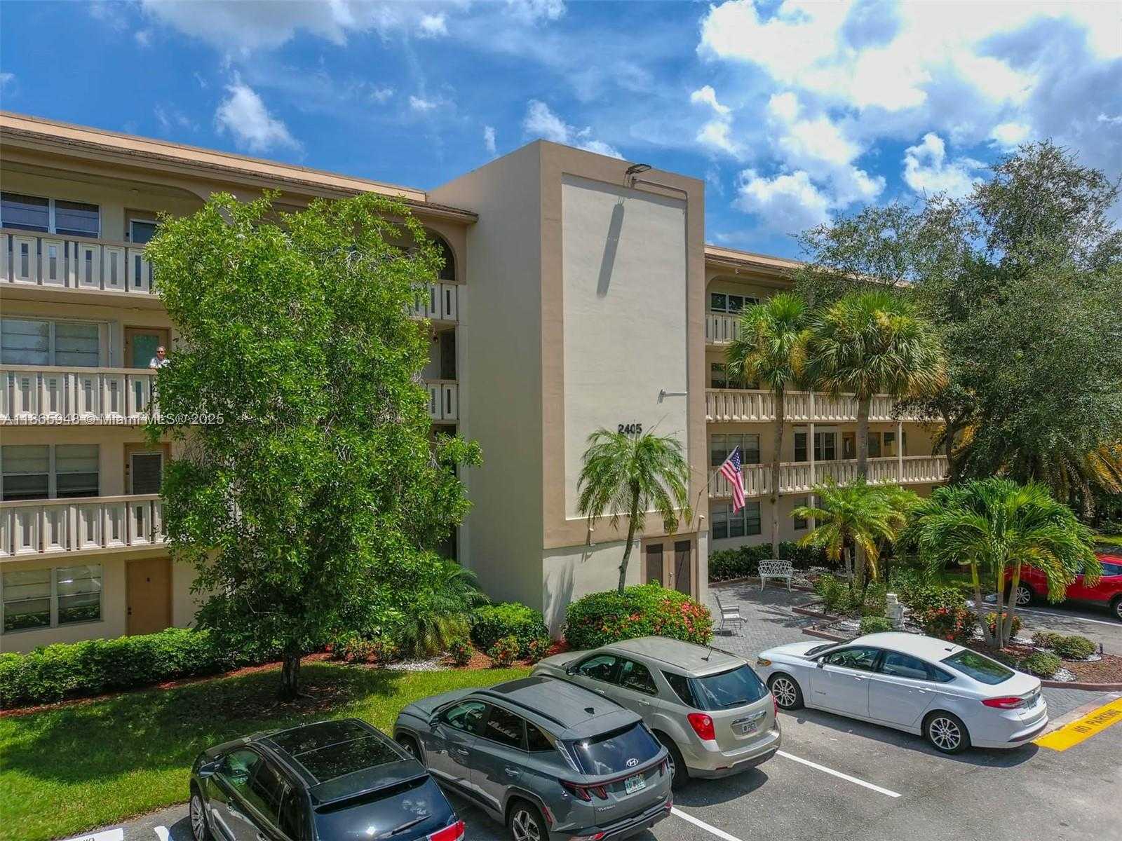 Small Image of 2405 ANTIGUA CIR #M4, Coconut Creek Number 1
