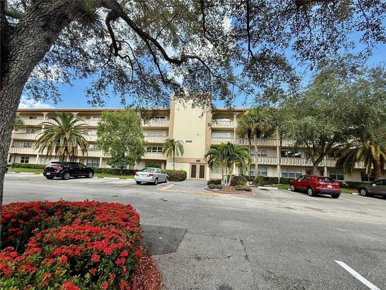Small Image of 2405 ANTIGUA CIR #M4, Coconut Creek Number 2
