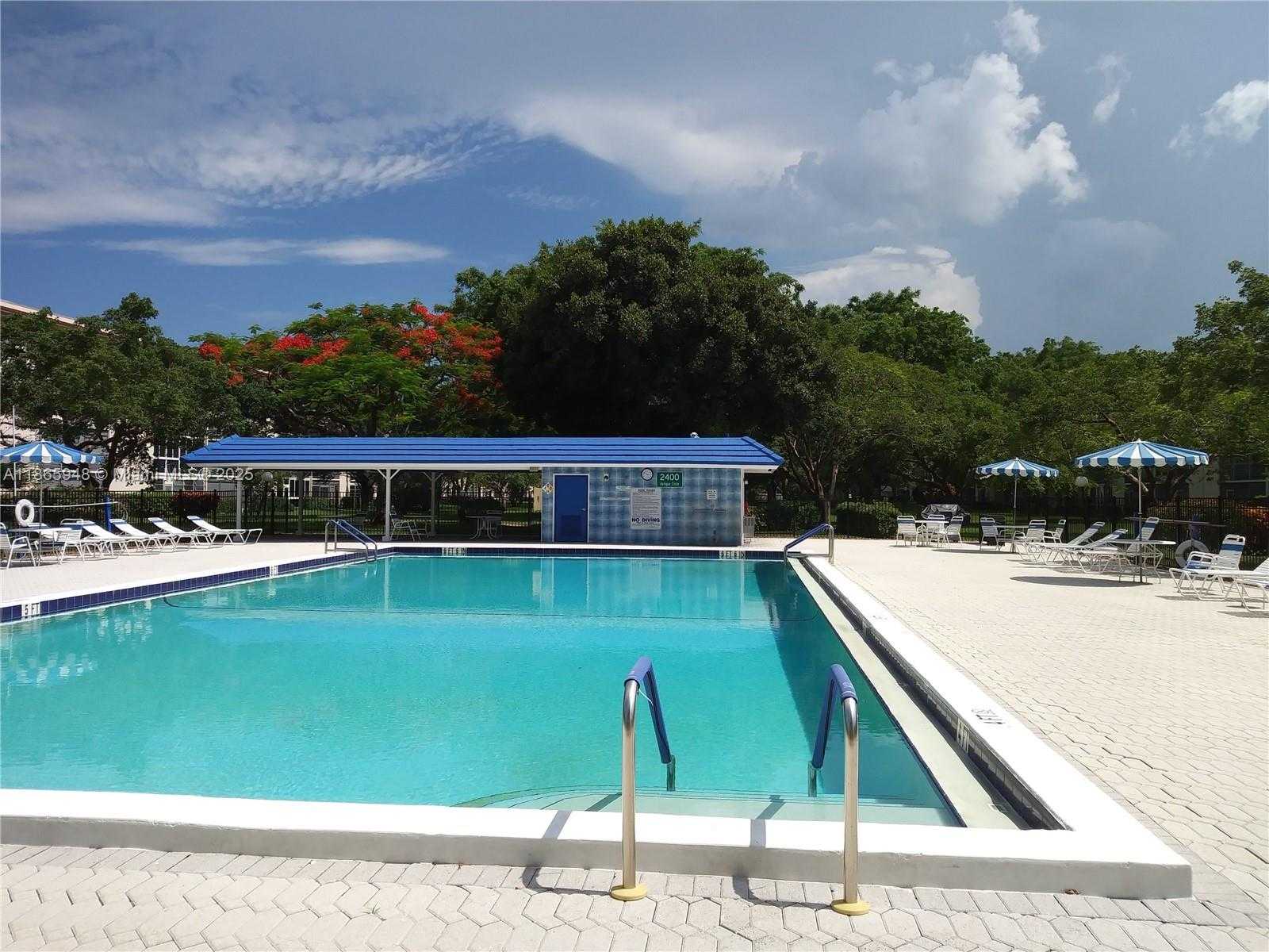 Small Image of 2405 ANTIGUA CIR #M4, Coconut Creek Number 32