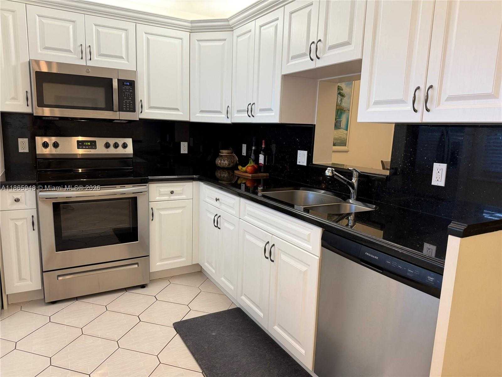 Small Image of 2405 ANTIGUA CIR #M4, Coconut Creek Number 8