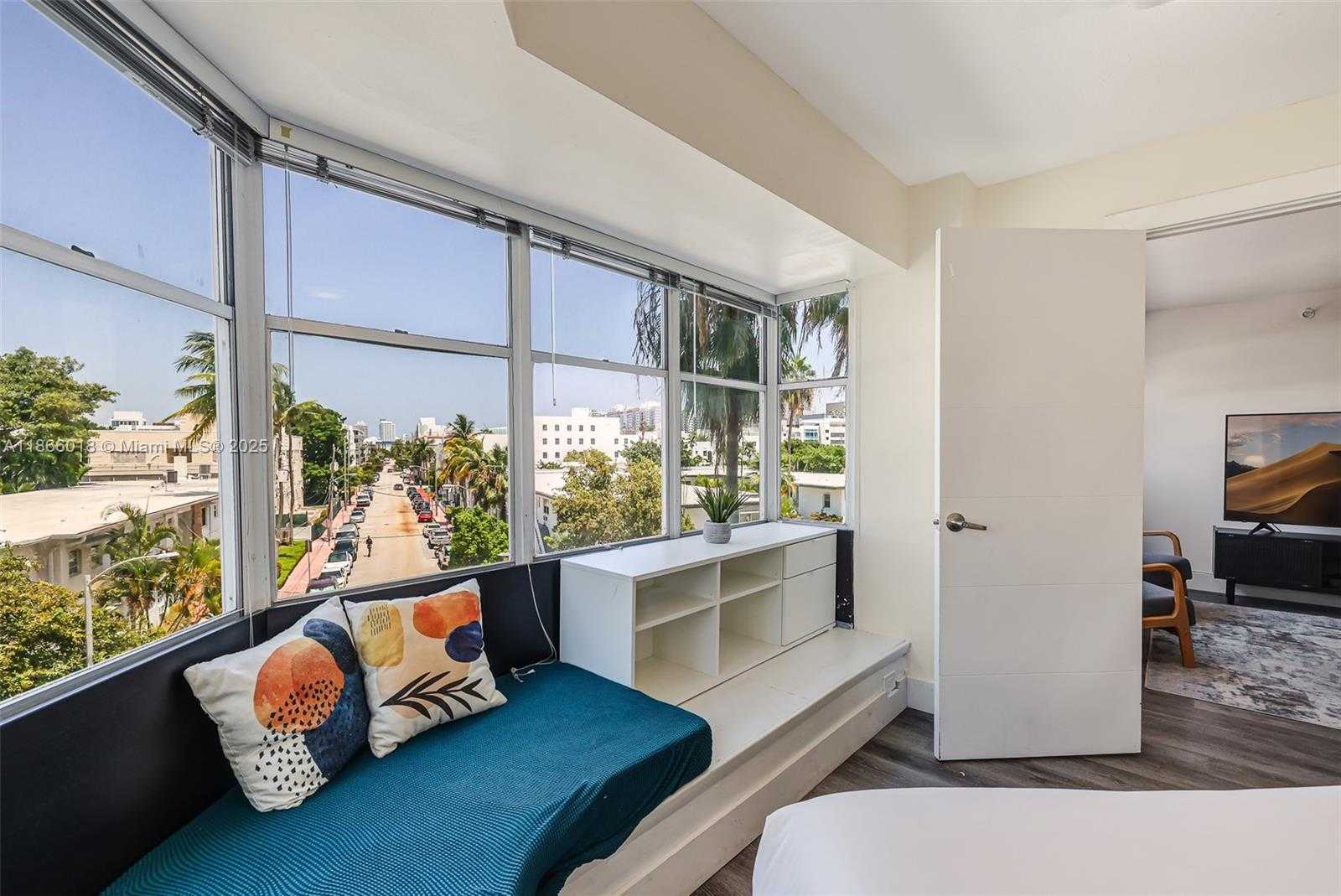 Small Image of 1881 WASHINGTON AVE #4B, Miami Beach Number 13
