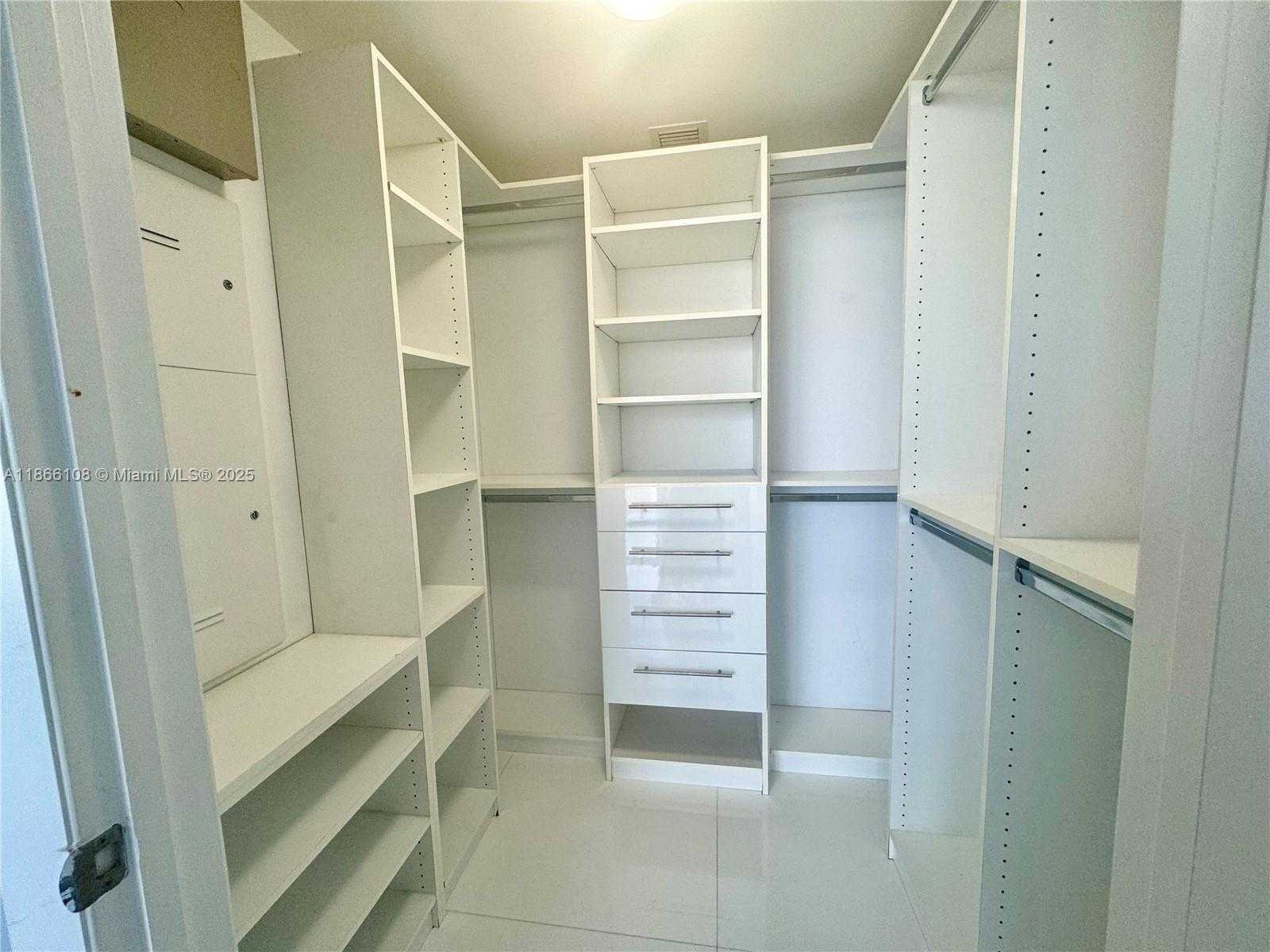 Small Image of 495 BRICKELL AVE #3504, Miami Number 11