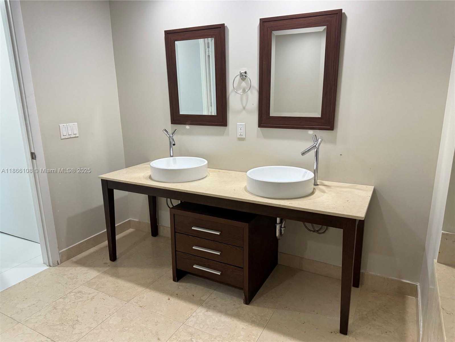 Small Image of 495 BRICKELL AVE #3504, Miami Number 13
