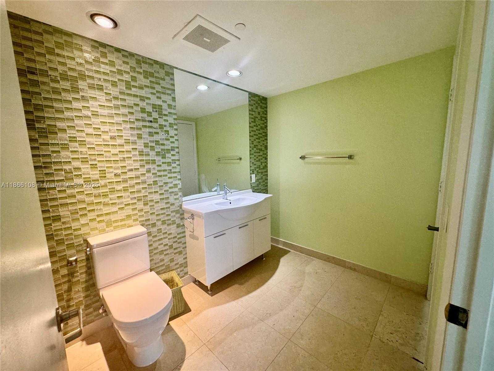 Small Image of 495 BRICKELL AVE #3504, Miami Number 7