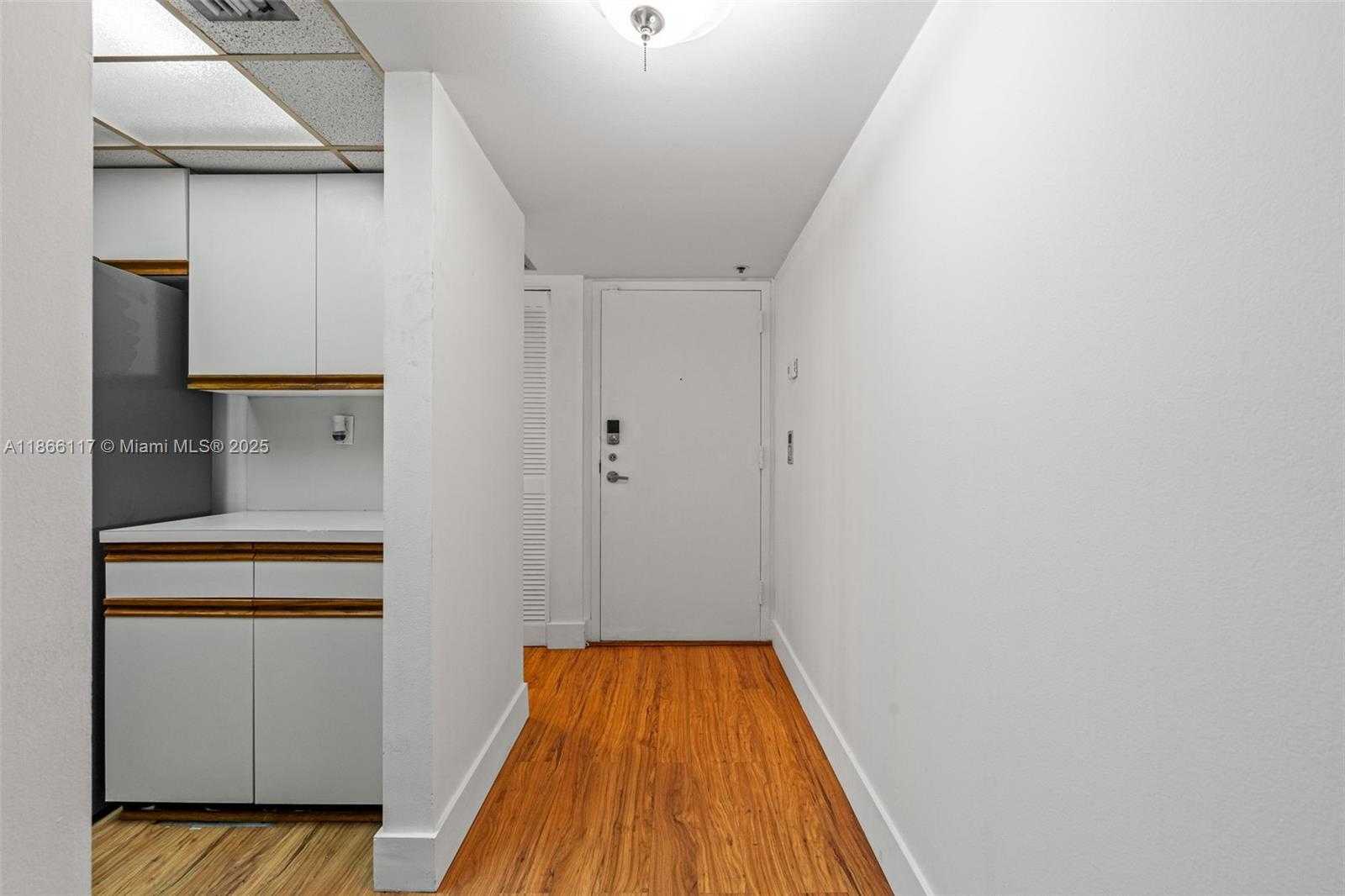 Small Image of 1717 NORTH BAYSHORE DR #A-3752, Miami Number 10