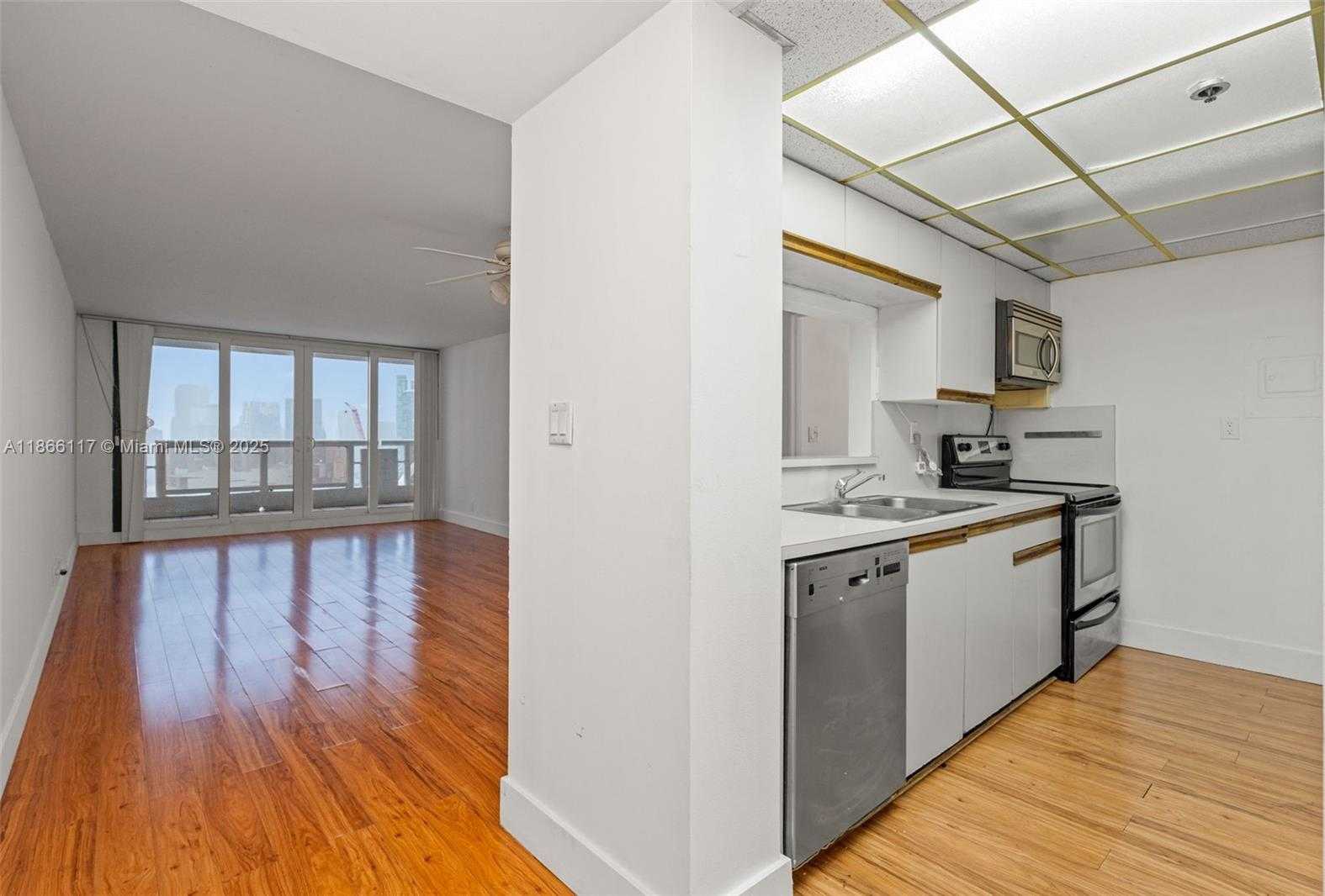 Small Image of 1717 NORTH BAYSHORE DR #A-3752, Miami Number 11