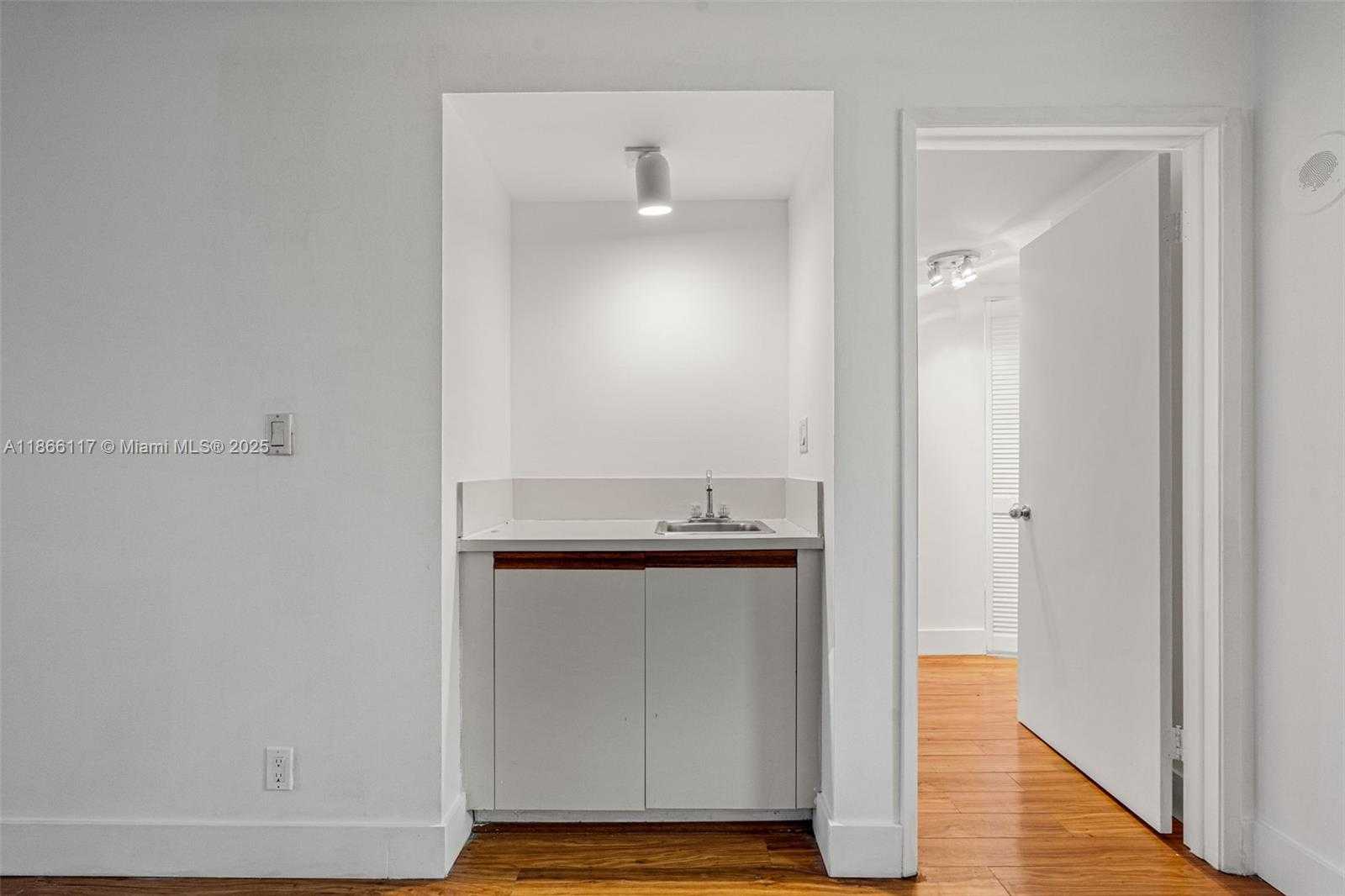 Small Image of 1717 NORTH BAYSHORE DR #A-3752, Miami Number 17