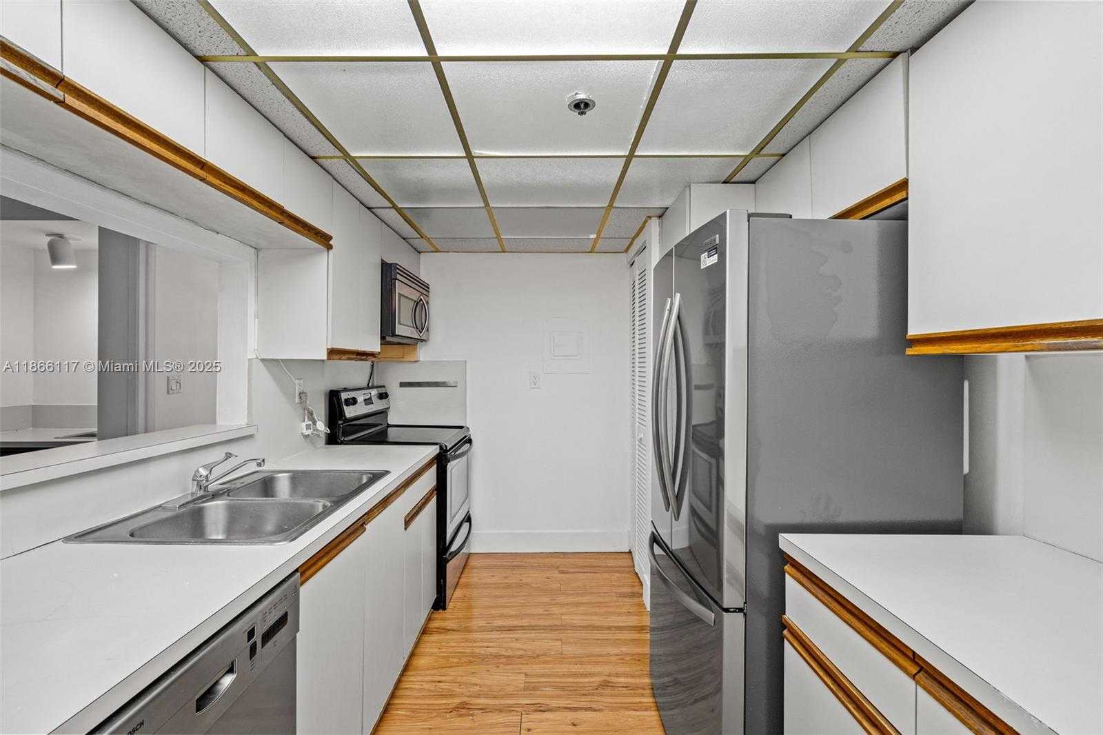 Small Image of 1717 NORTH BAYSHORE DR #A-3752, Miami Number 19