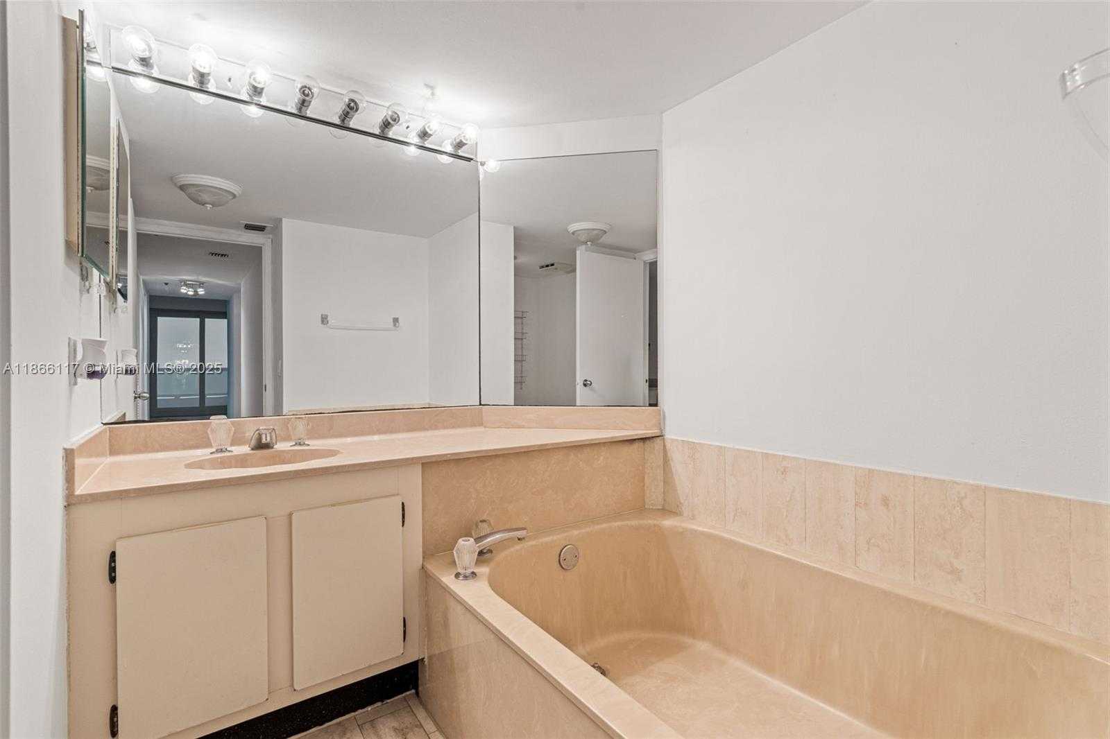 Small Image of 1717 NORTH BAYSHORE DR #A-3752, Miami Number 29