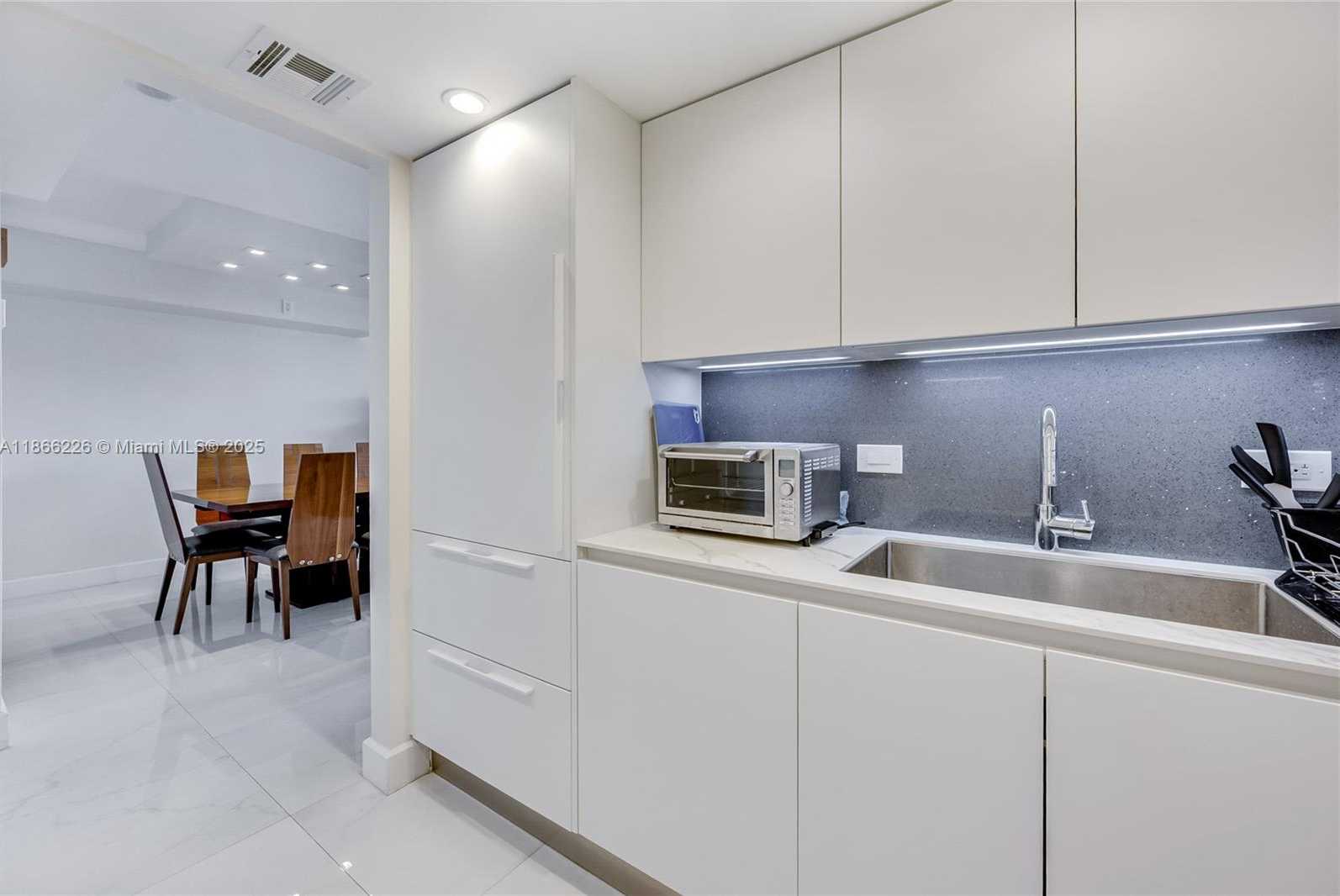 Small Image of 20505 EAST COUNTRY CLUB DR #432, Aventura Number 3