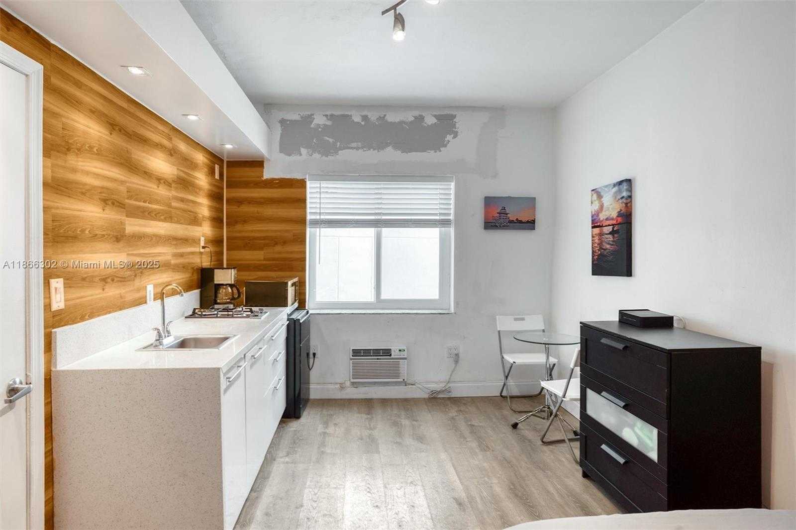 Small Image of 335 OCEAN DR #111, Miami Beach Number 3