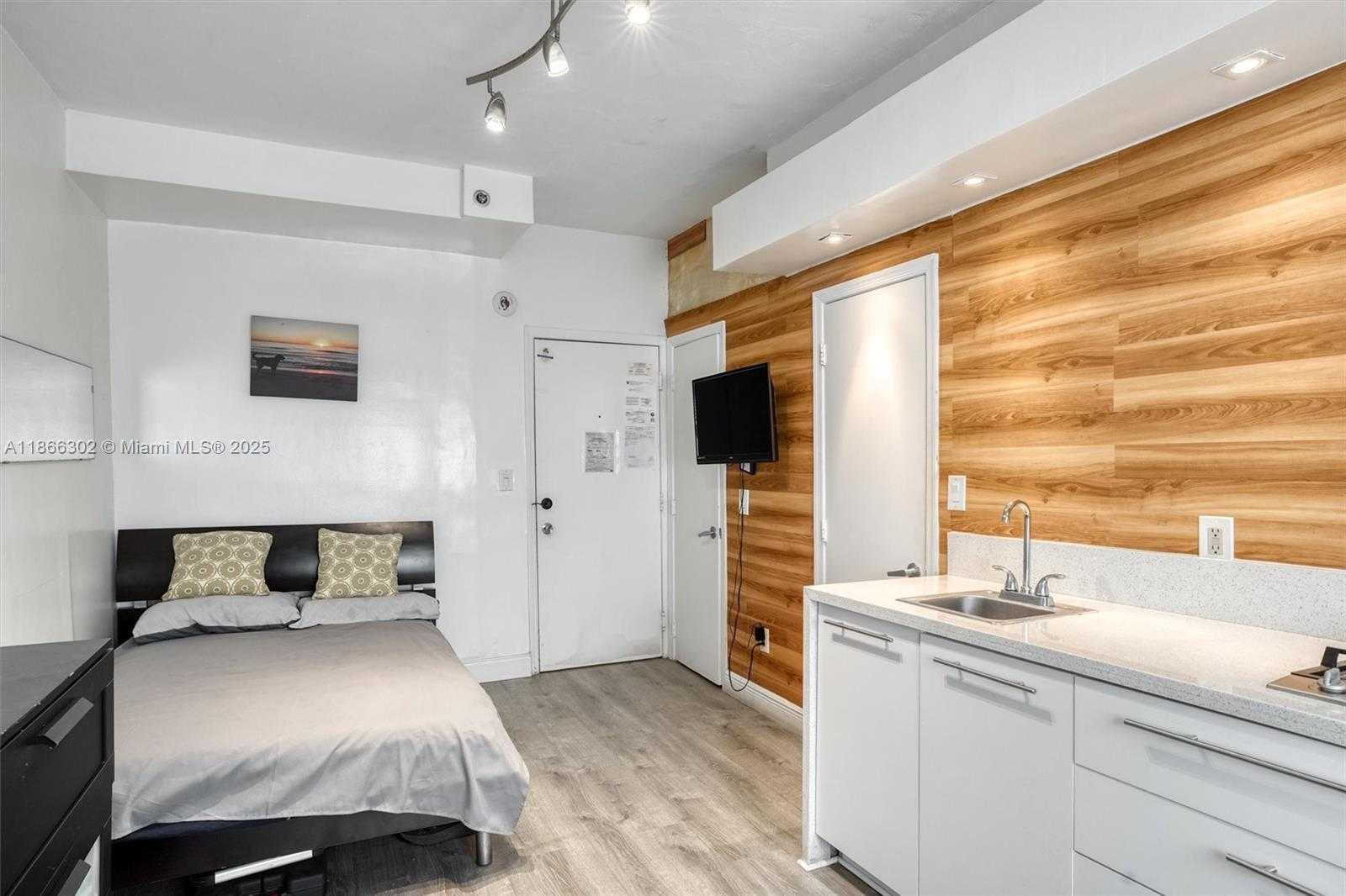 Small Image of 335 OCEAN DR #111, Miami Beach Number 5