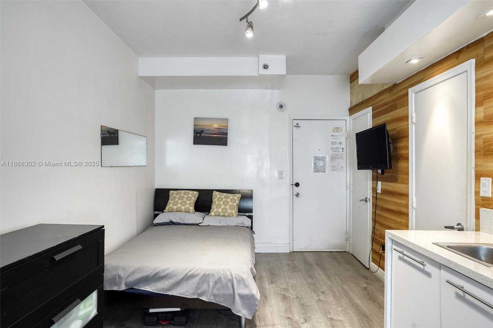Small Image of 335 OCEAN DR #111, Miami Beach Number 6