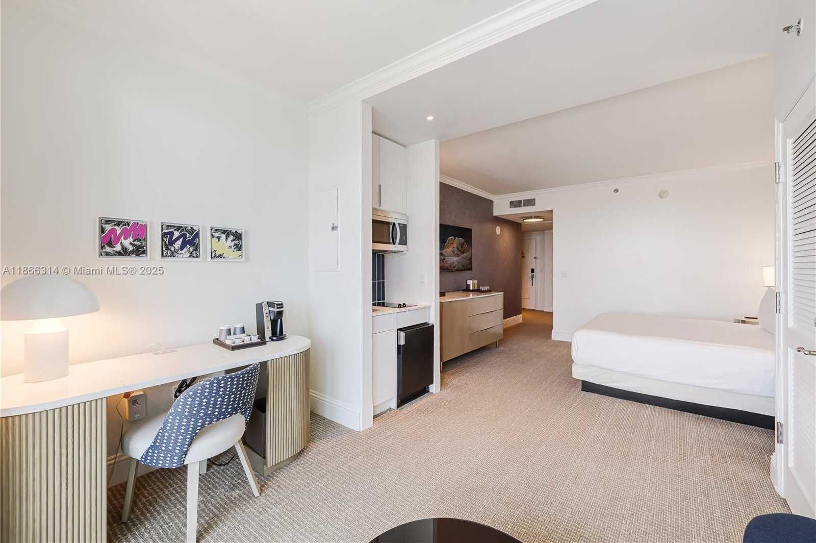 Small Image of 4401 COLLINS AVE #2010, Miami Beach Number 13