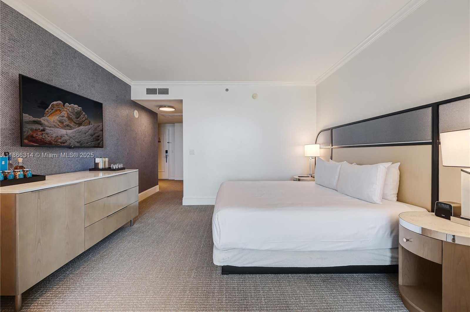 Small Image of 4401 COLLINS AVE #2010, Miami Beach Number 8