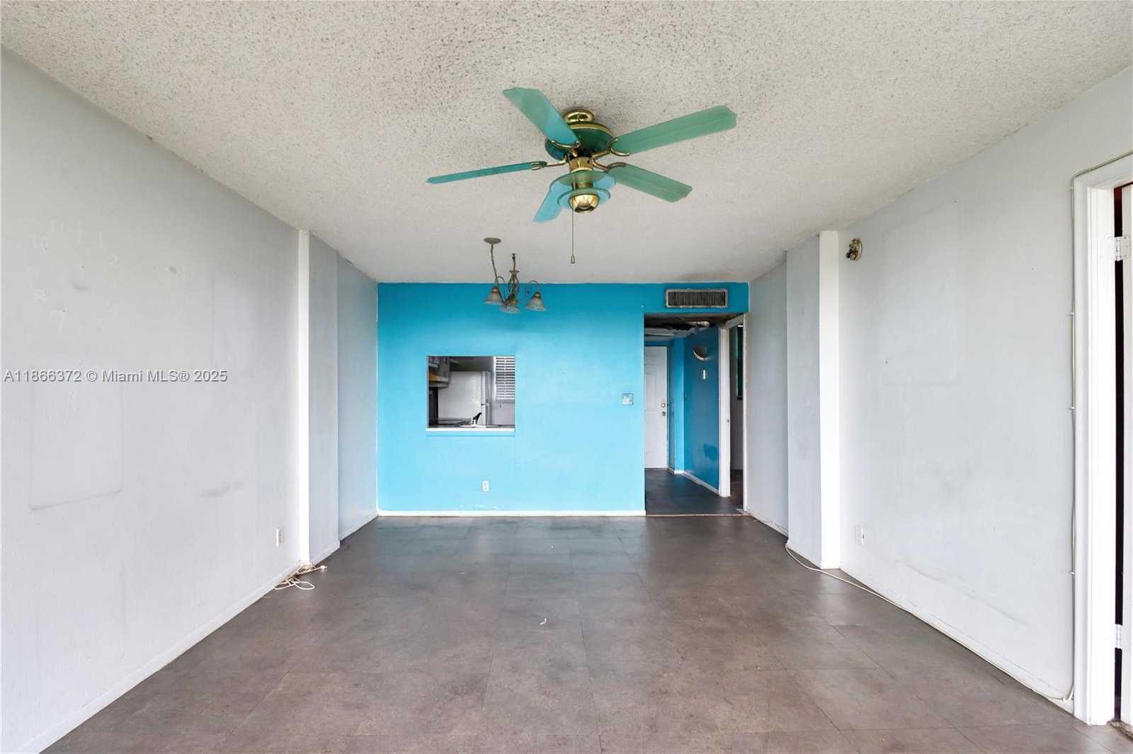 Small Image of 110 ROYAL PARK DR #3C, Oakland Park Number 2