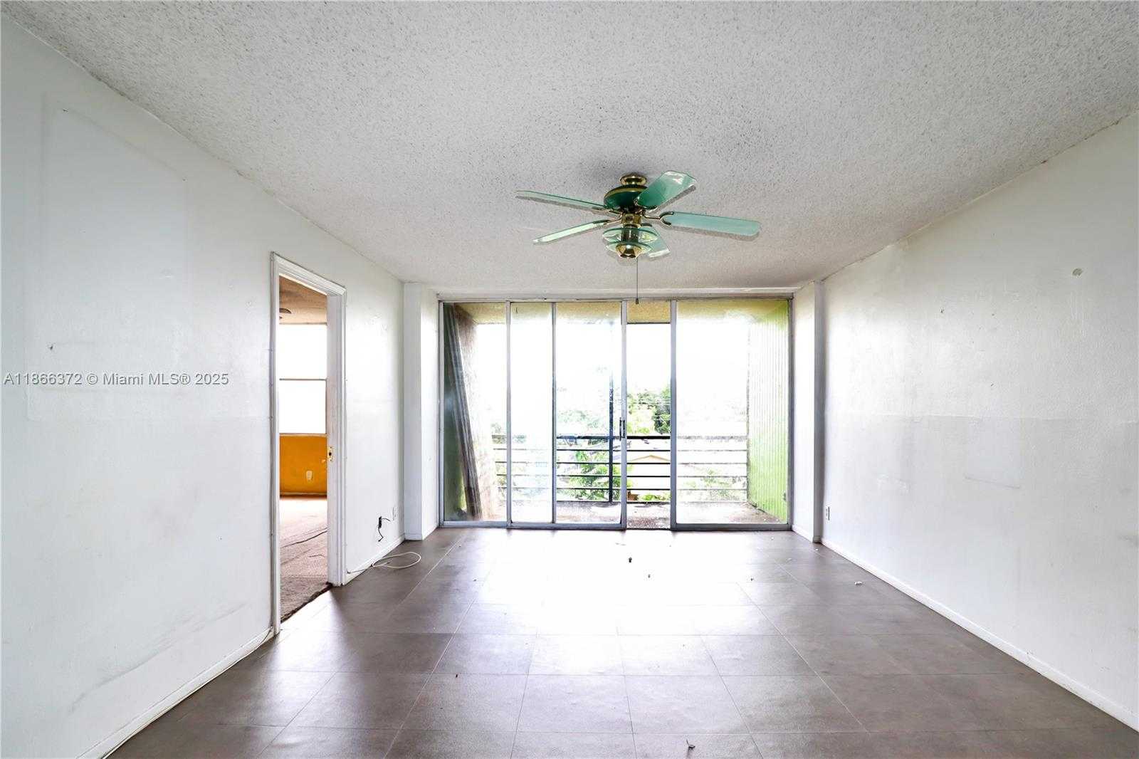 Small Image of 110 ROYAL PARK DR #3C, Oakland Park Number 4