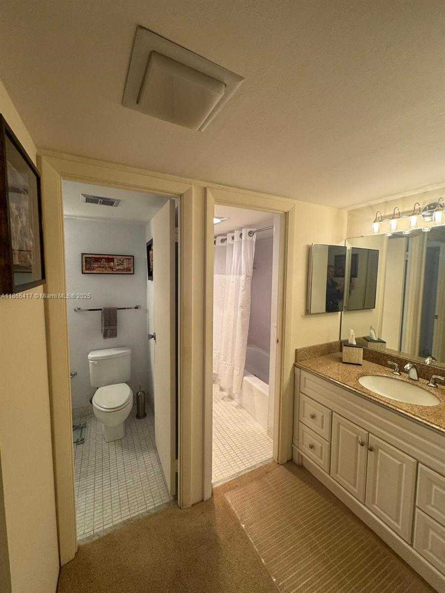 Small Image of 20335 E Country Club Dr, Aventura, FL 33180, USA Number 16