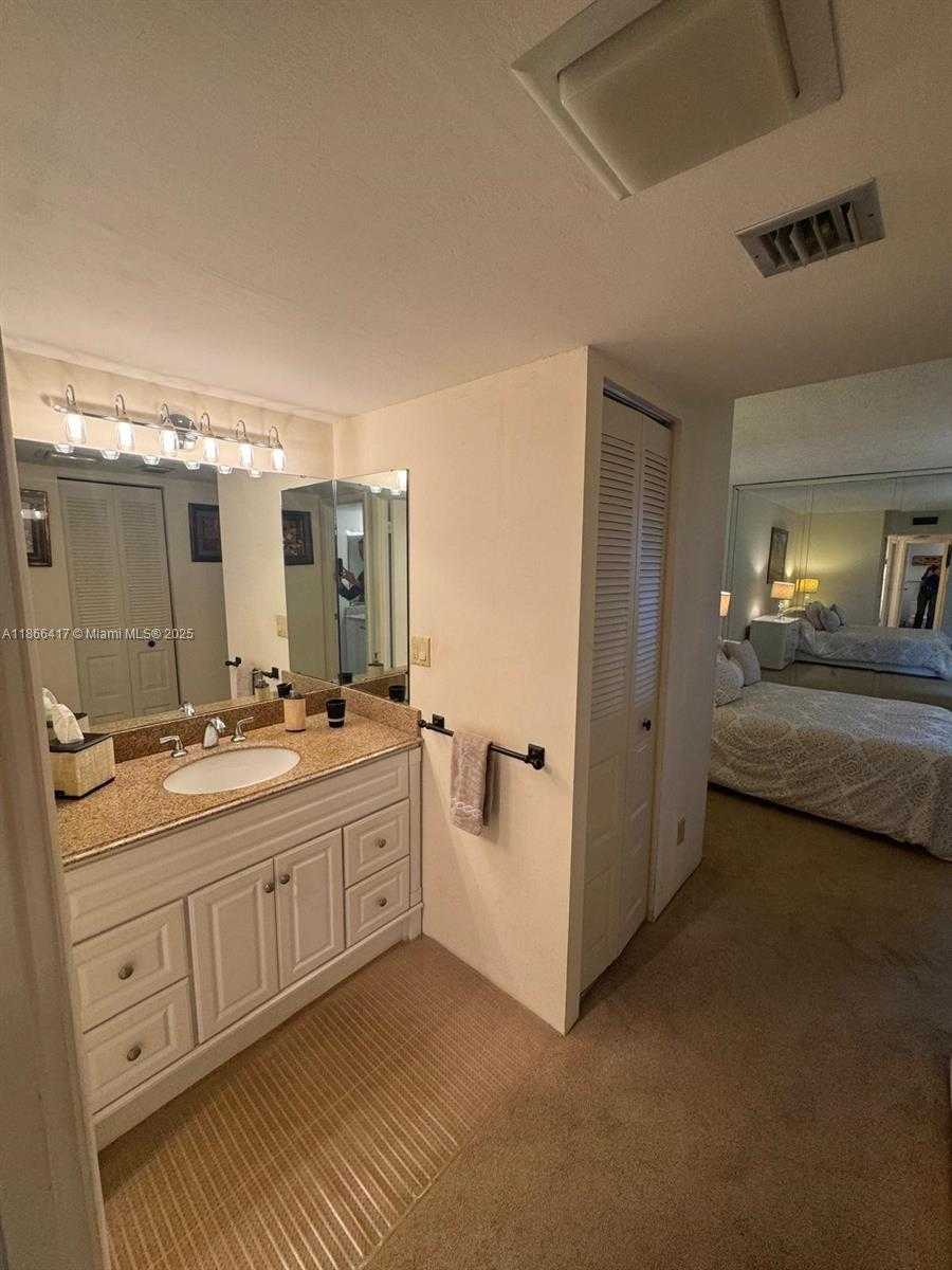 Small Image of 20335 E Country Club Dr, Aventura, FL 33180, USA Number 17
