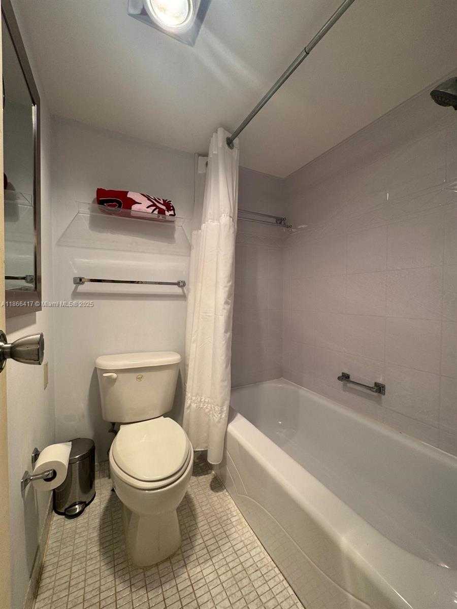 Small Image of 20335 E Country Club Dr, Aventura, FL 33180, USA Number 18