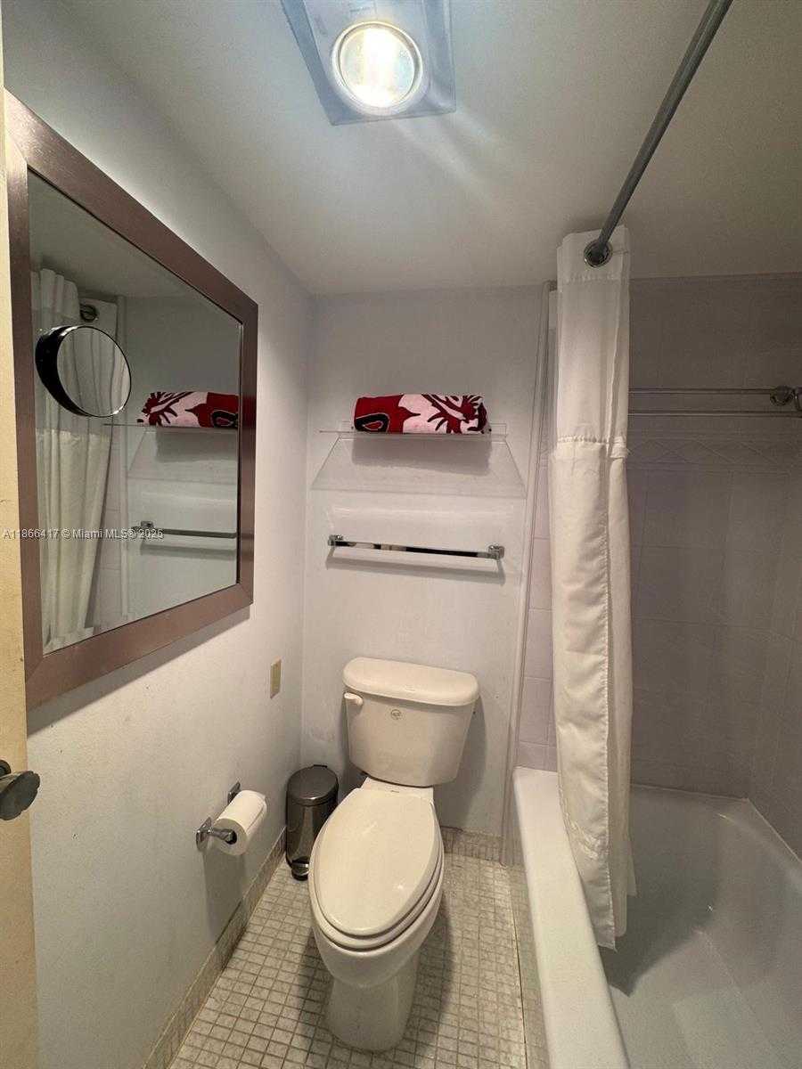 Small Image of 20335 E Country Club Dr, Aventura, FL 33180, USA Number 19