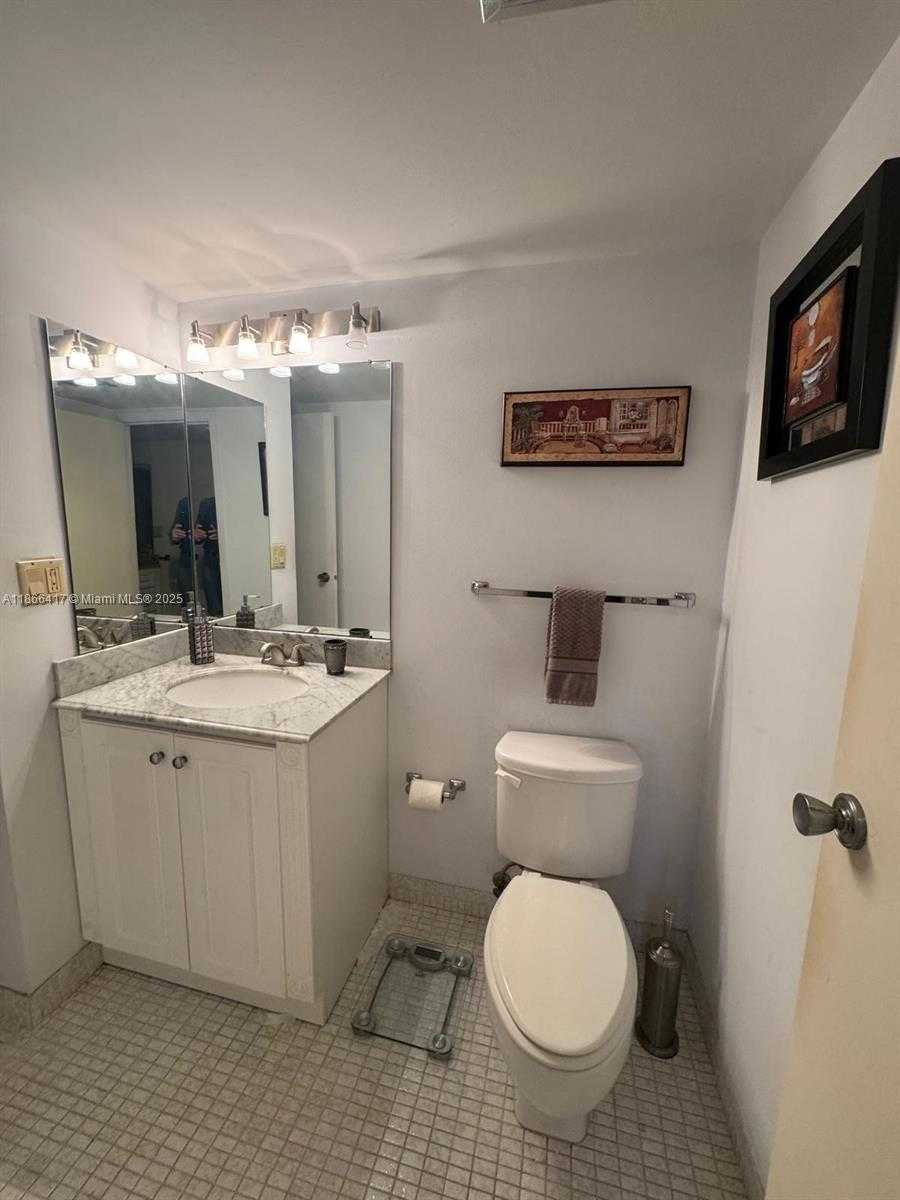 Small Image of 20335 E Country Club Dr, Aventura, FL 33180, USA Number 28