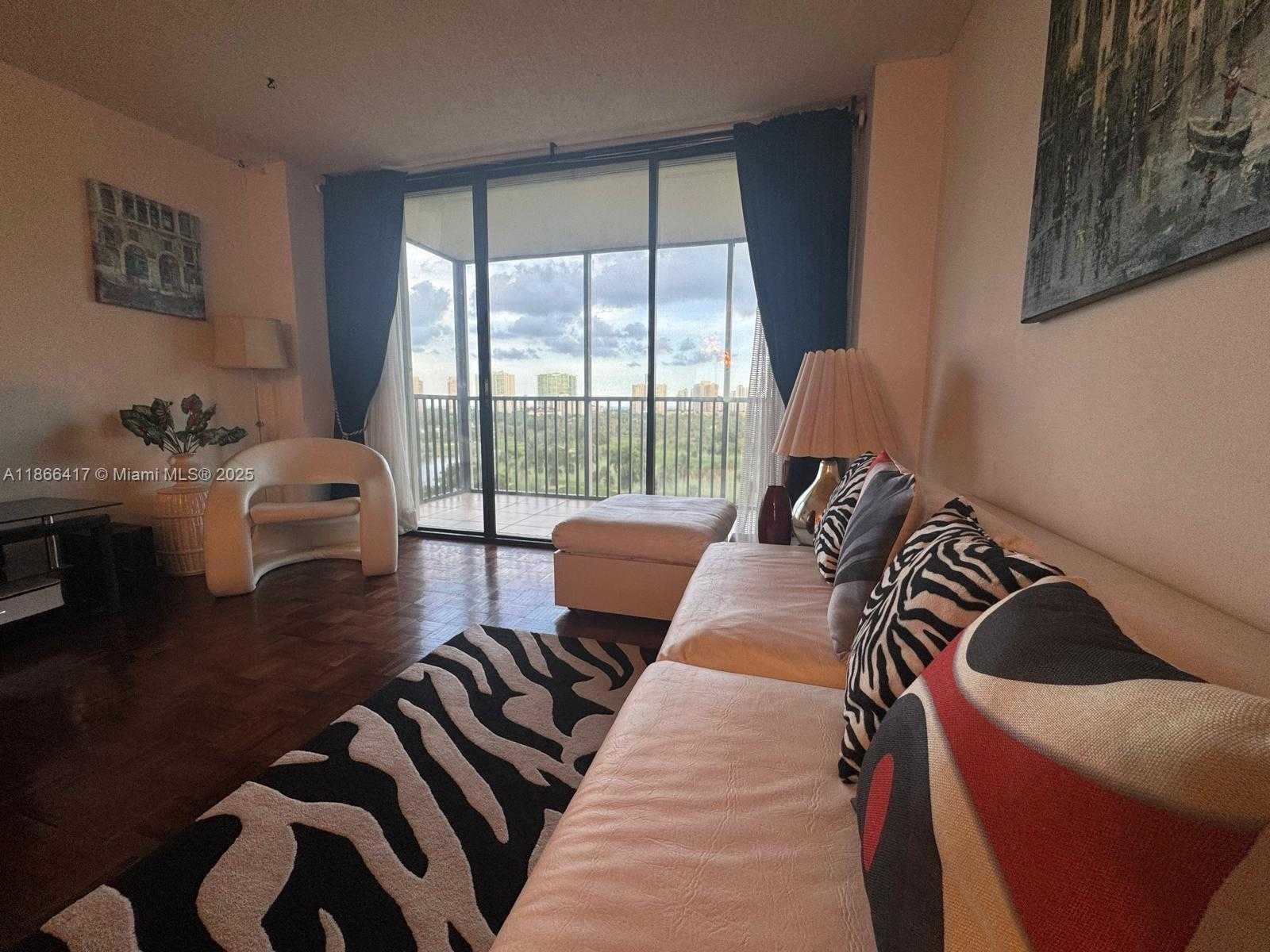 Small Image of 20335 E Country Club Dr, Aventura, FL 33180, USA Number 5