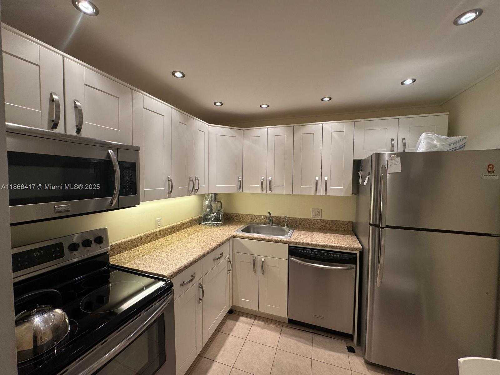 Small Image of 20335 E Country Club Dr, Aventura, FL 33180, USA Number 8