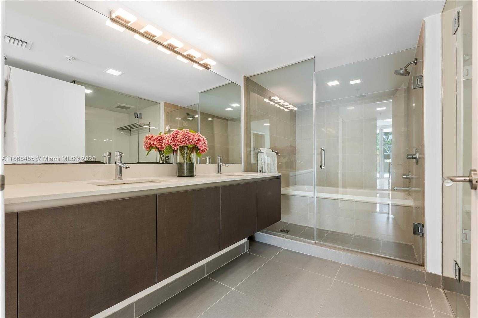 Small Image of 6620 INDIAN CREEK DR #112, Miami Beach Number 5