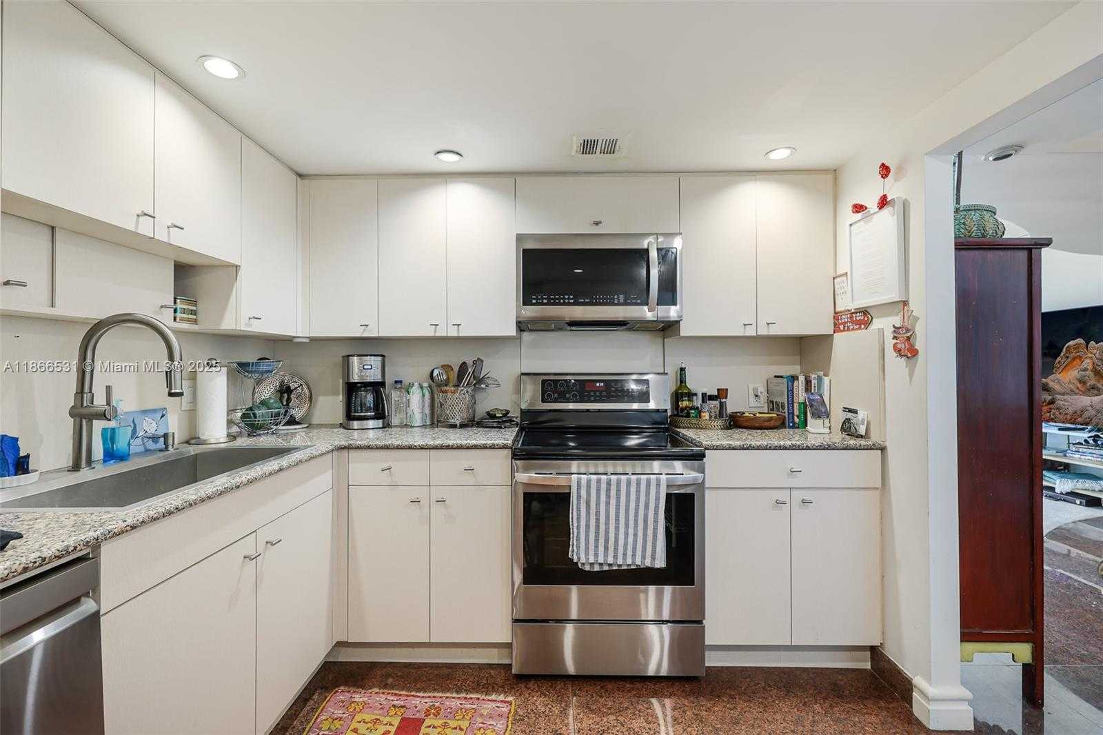 Small Image of 2 GROVE ISLE DR #B1603, Miami Number 3