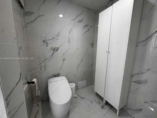 Small Image of 4000 ISLAND BLVD #2301, Aventura Number 16