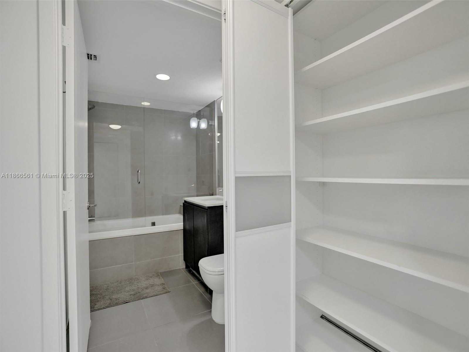 Small Image of 6620 INDIAN CREEK #114, Miami Beach Number 14