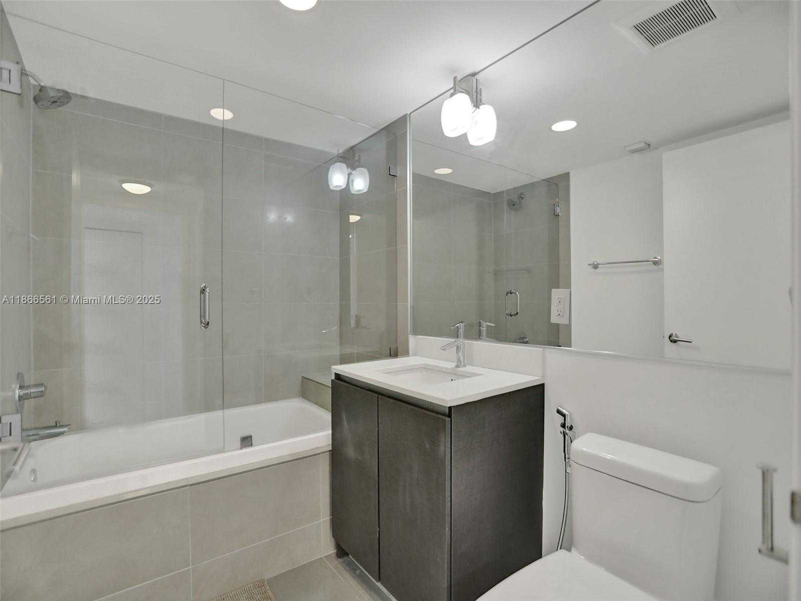 Small Image of 6620 INDIAN CREEK #114, Miami Beach Number 17