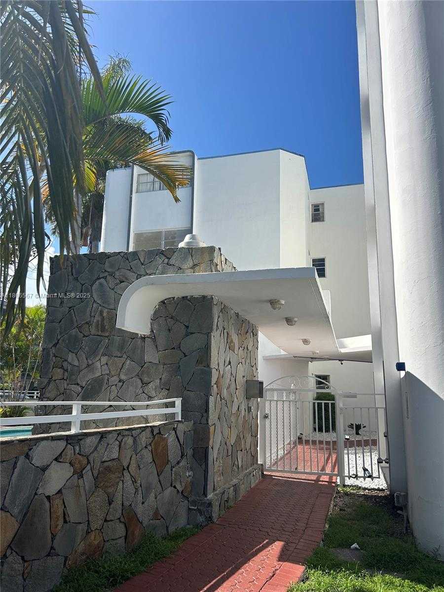 Small Image of 1075 93RD ST #106, Bay Harbor Islands Number 14