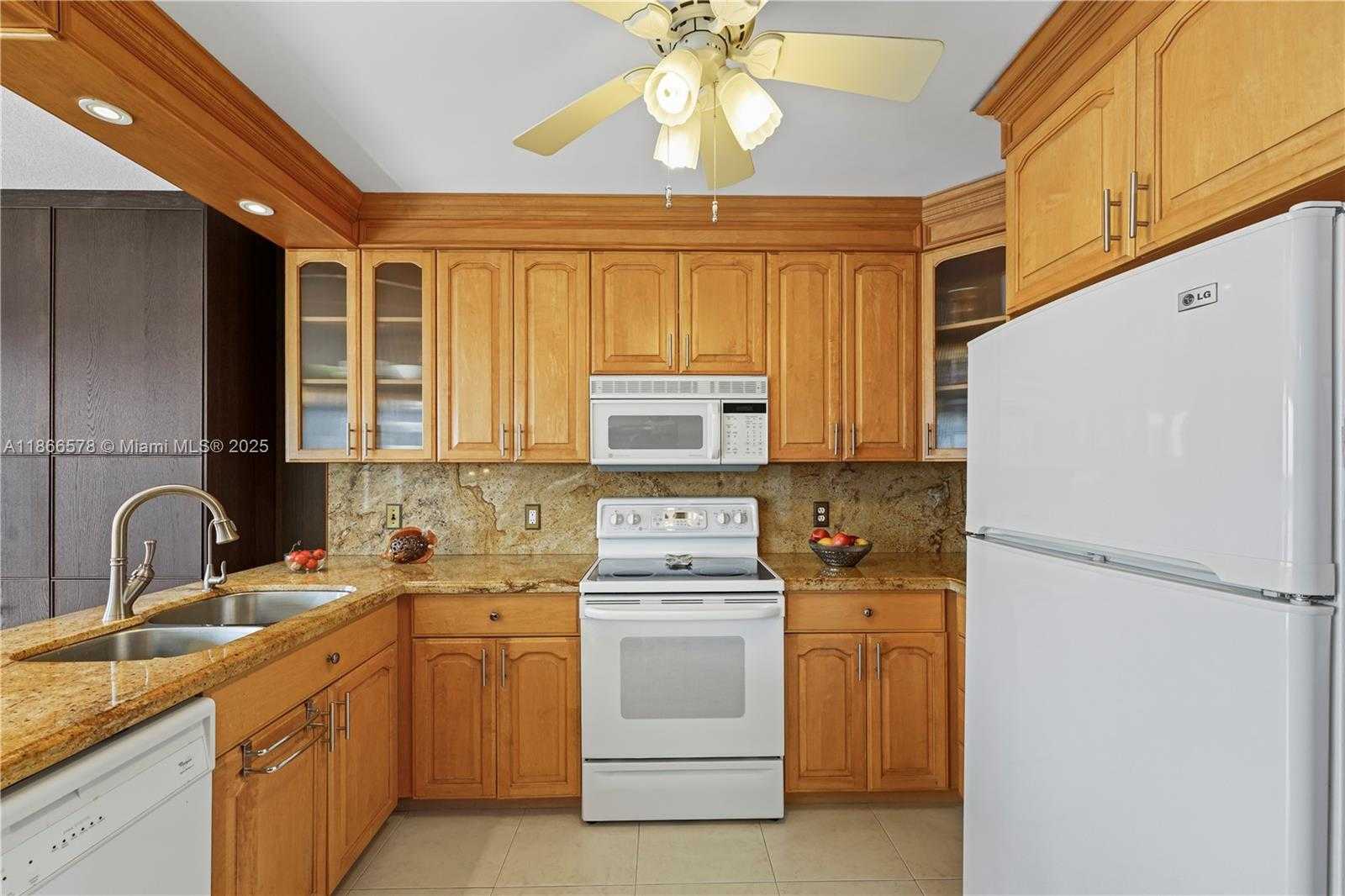 Small Image of 3300 NORTH OCEAN DR #2C, Hollywood Number 11