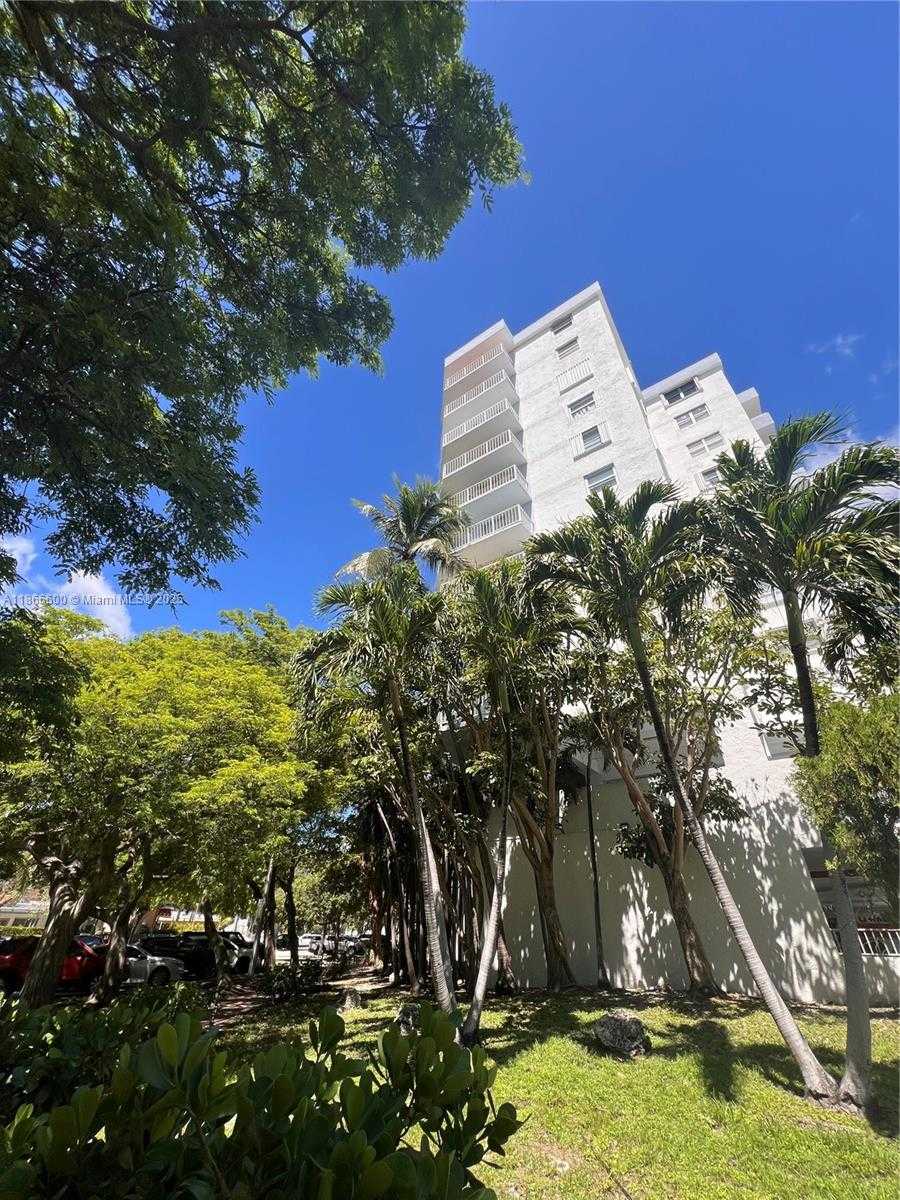 Small Image of 6900 BAY DR #7D, Miami Beach Number 16