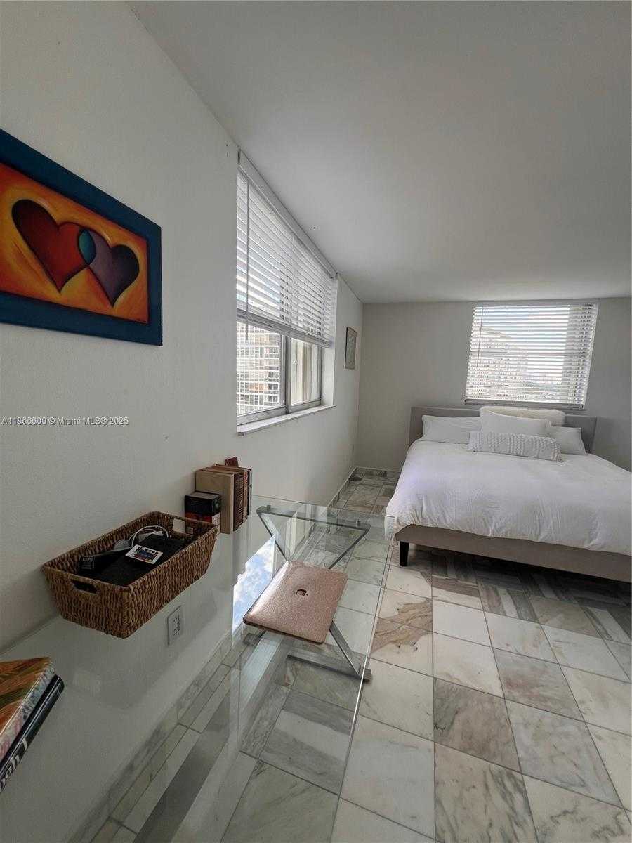 Small Image of 6900 BAY DR #7D, Miami Beach Number 2
