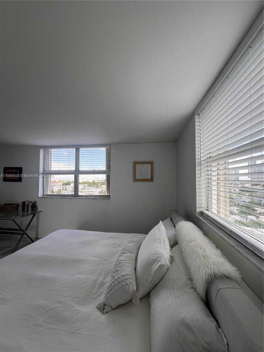Small Image of 6900 BAY DR #7D, Miami Beach Number 3