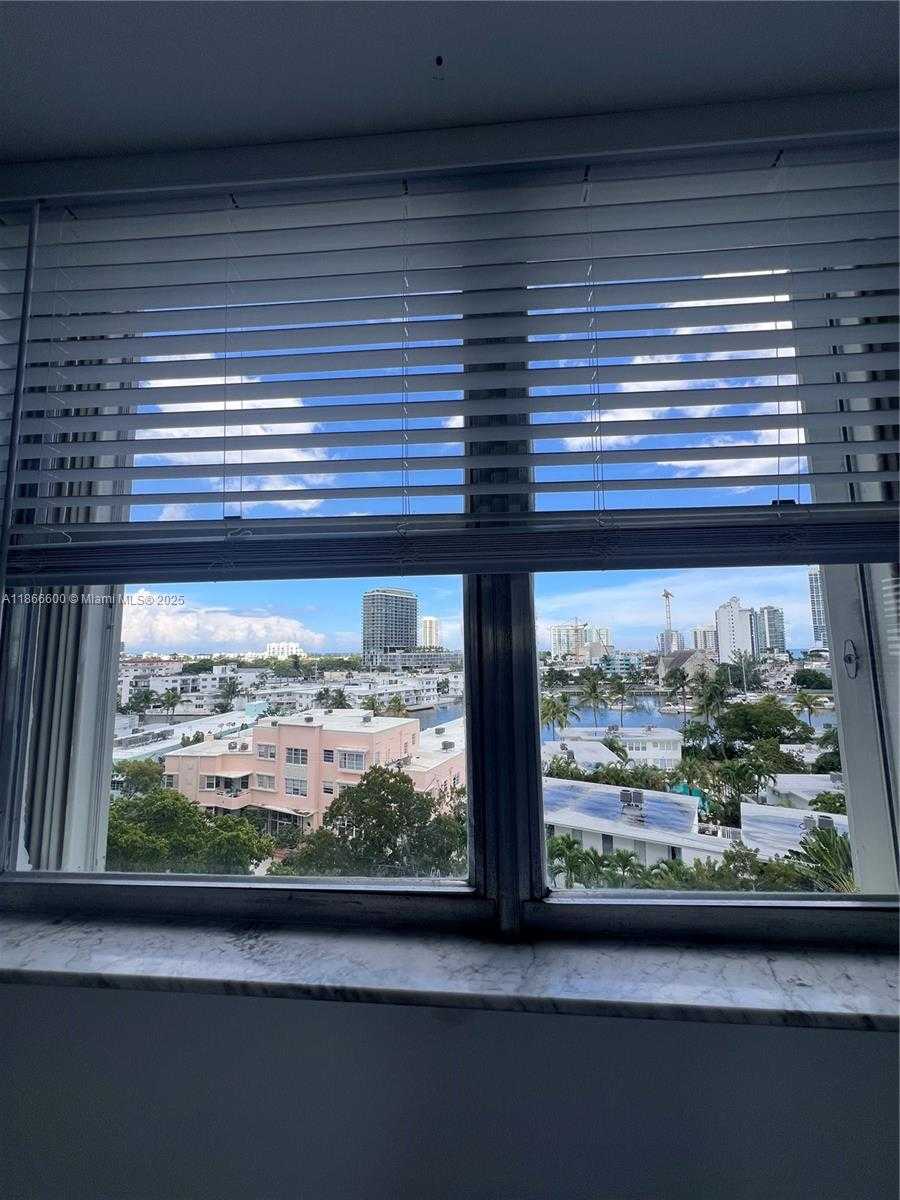 Small Image of 6900 BAY DR #7D, Miami Beach Number 4