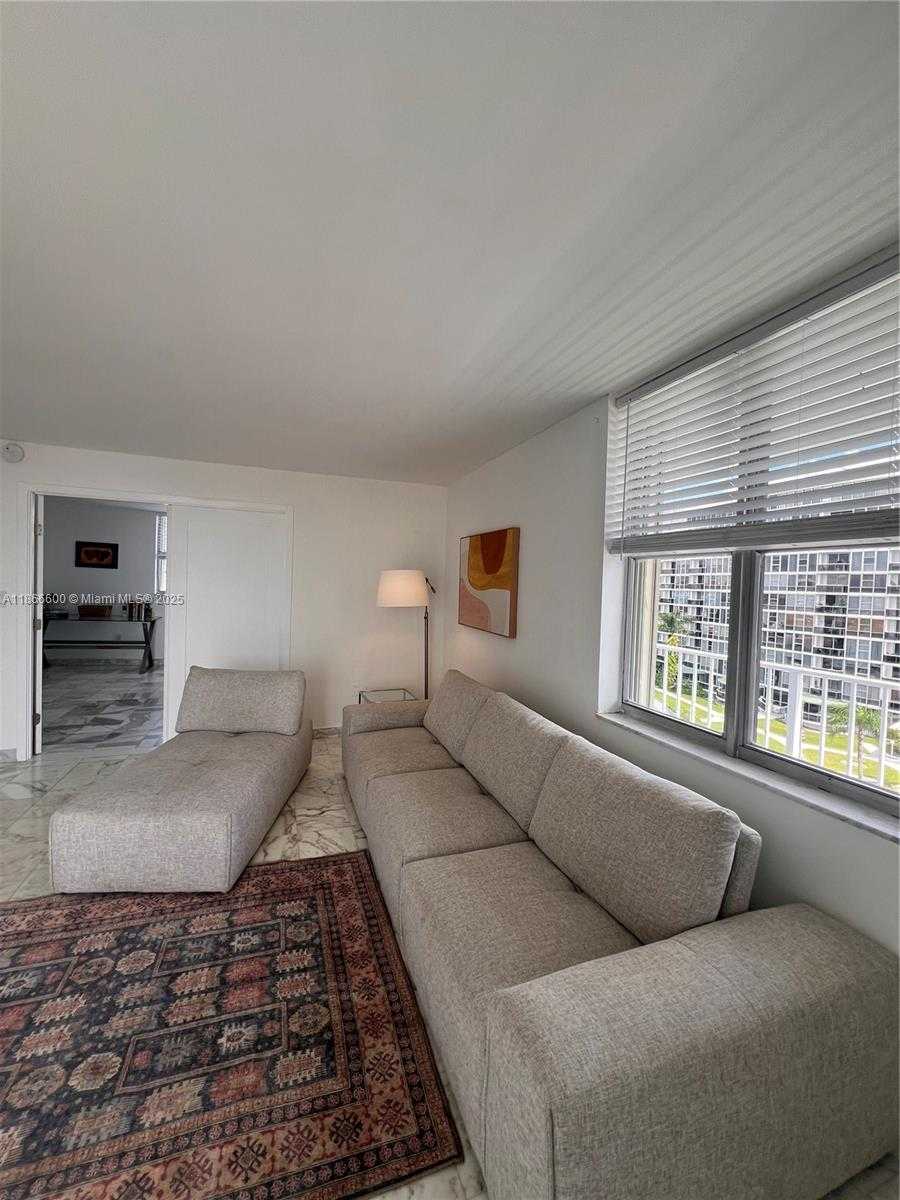 Small Image of 6900 BAY DR #7D, Miami Beach Number 5