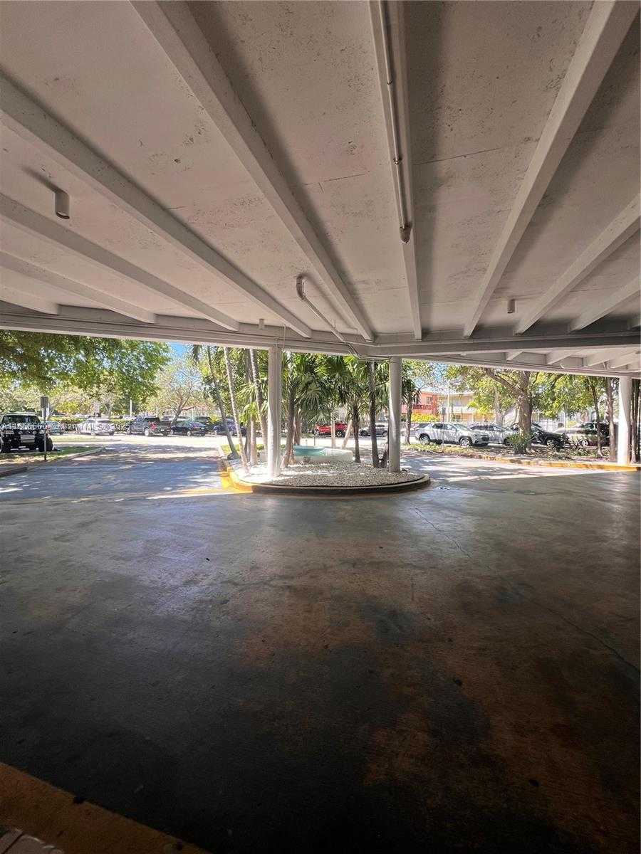 Small Image of 6900 BAY DR #7D, Miami Beach Number 9