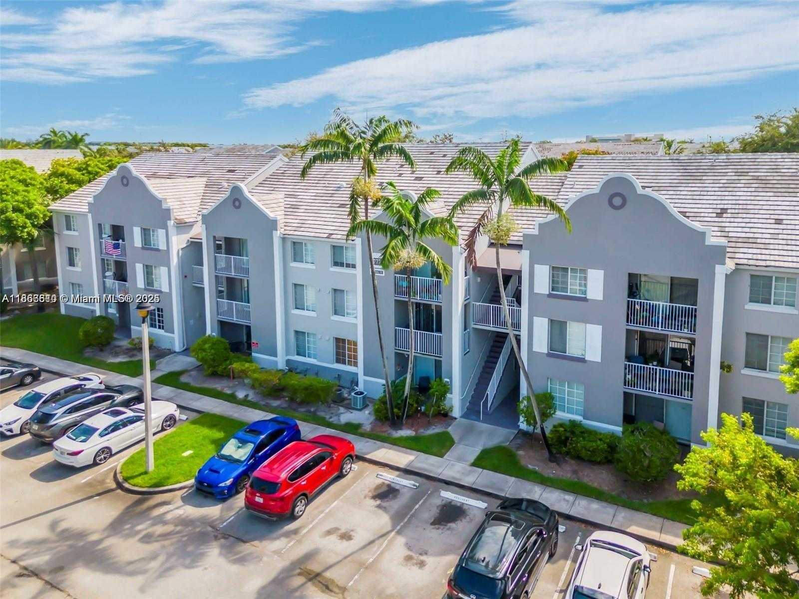 Small Image of 655 SOUTH WEST 111TH WAY #201, Pembroke Pines Number 3