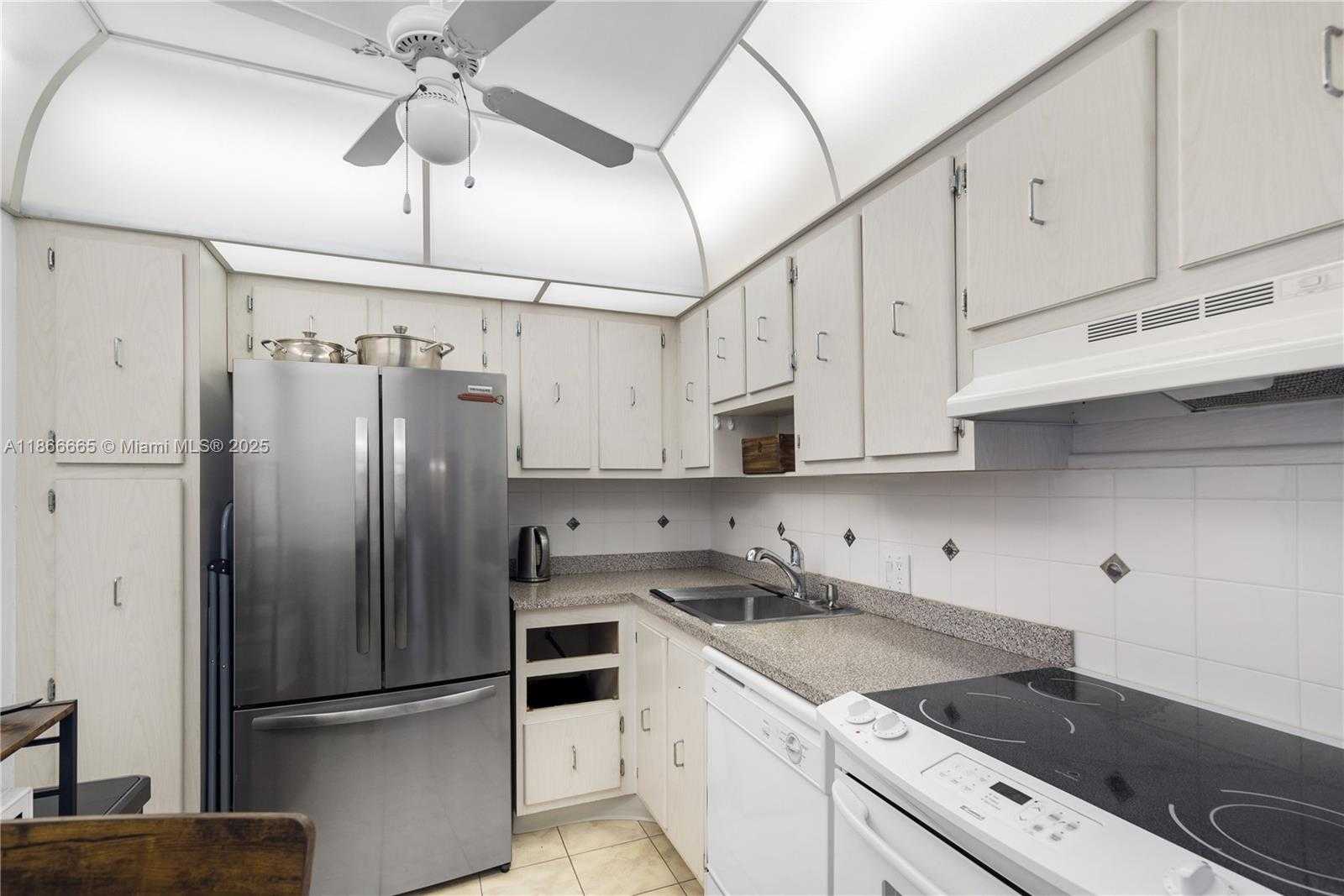 Small Image of 20301 WEST COUNTRY CLUB DR #PH-28, Aventura Number 3